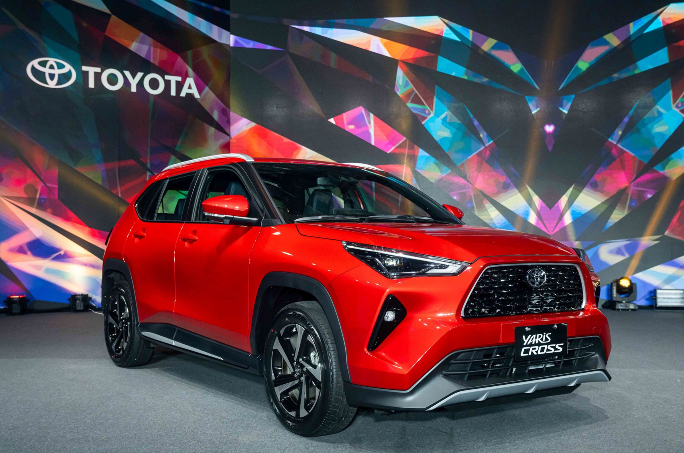 TOYOTA去年導入全新車款YARiS CROSS,搶攻SUV市場