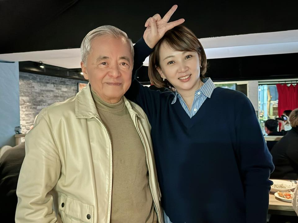 公公驟逝郁方難掩悲傷發文哀悼。（翻攝自郁方臉書）