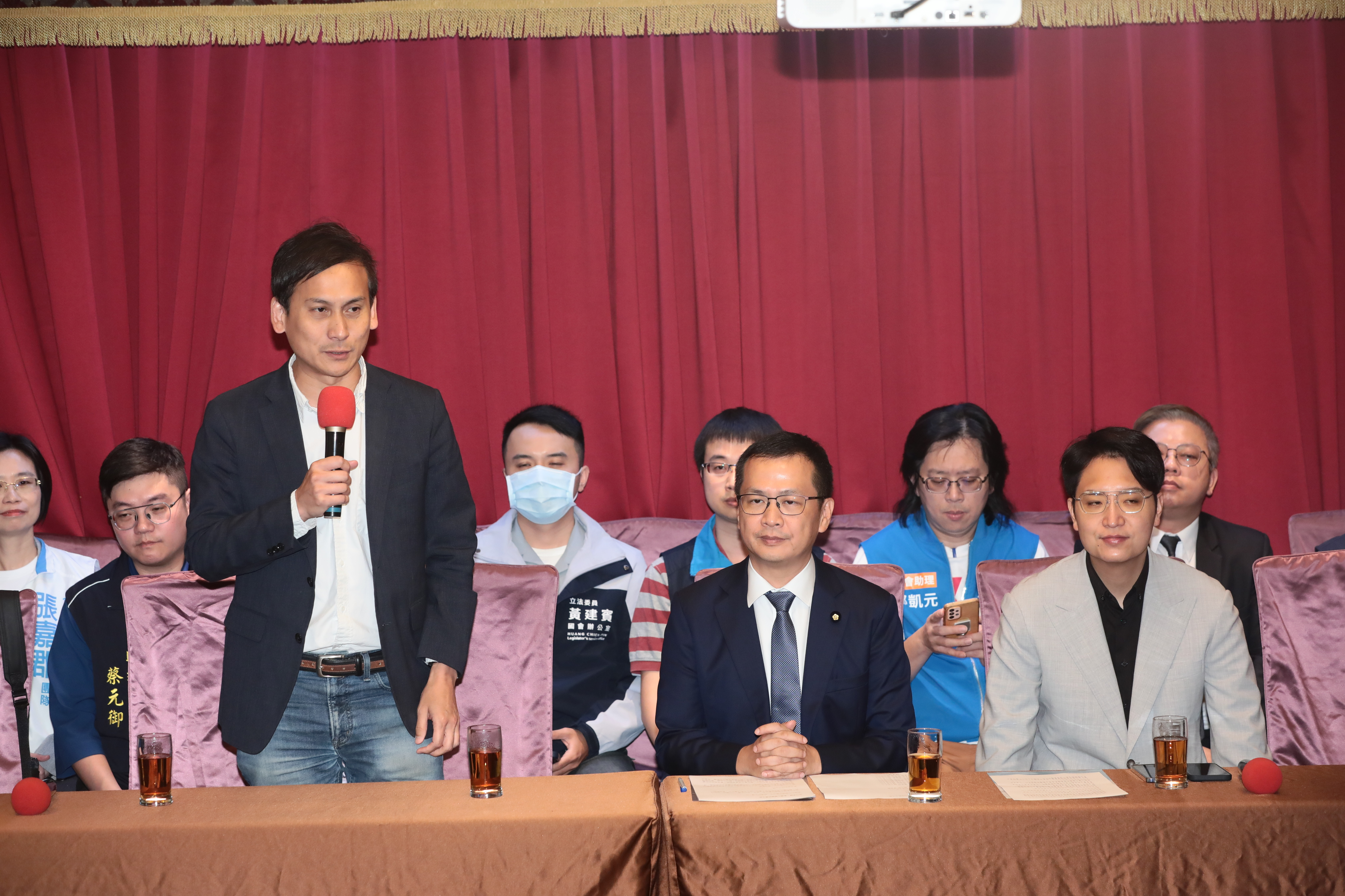 葉元之現身力挺羅智強參選國民黨主席。(鏡報林煒凱)