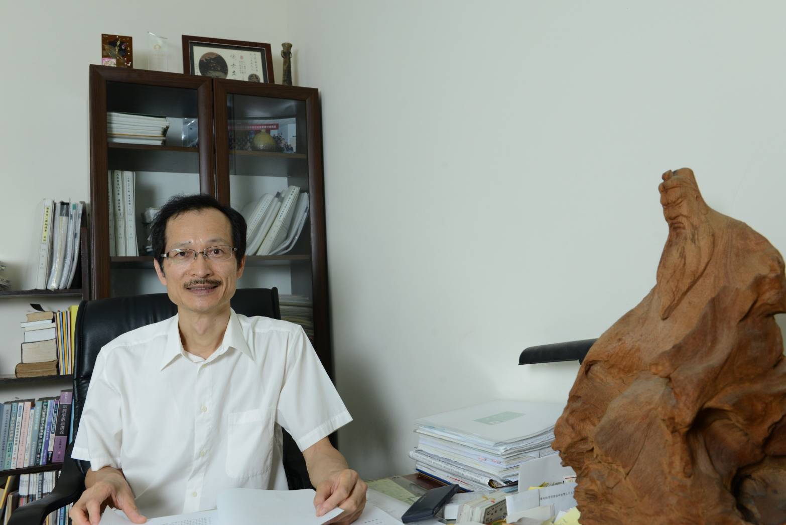 針對律師、司法官成為詐騙集團軍師，司改關懷互助協會理事長李震華痛批根本是「詐欺合眾共和國」。（司法改革關懷協會提供）