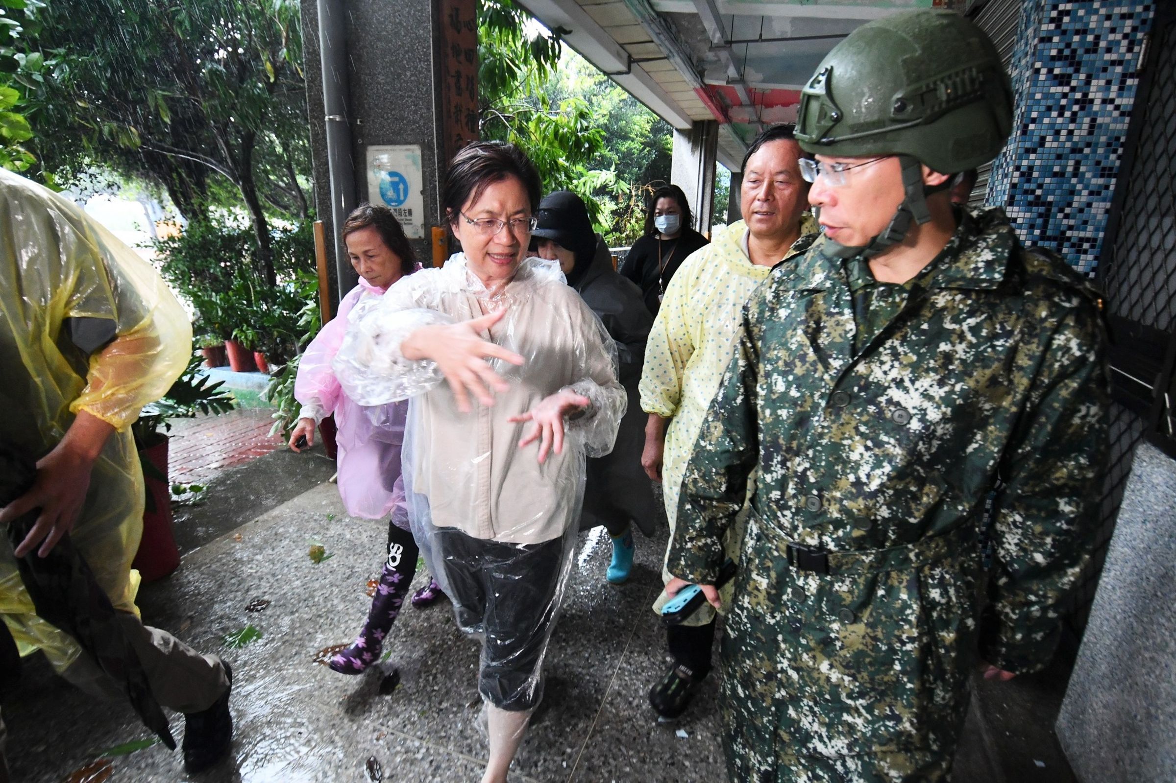 彰化縣多處淹水未退今仍正常上班上課，縣民一早湧入王惠美臉書怒灌。（翻攝自王惠美臉書）