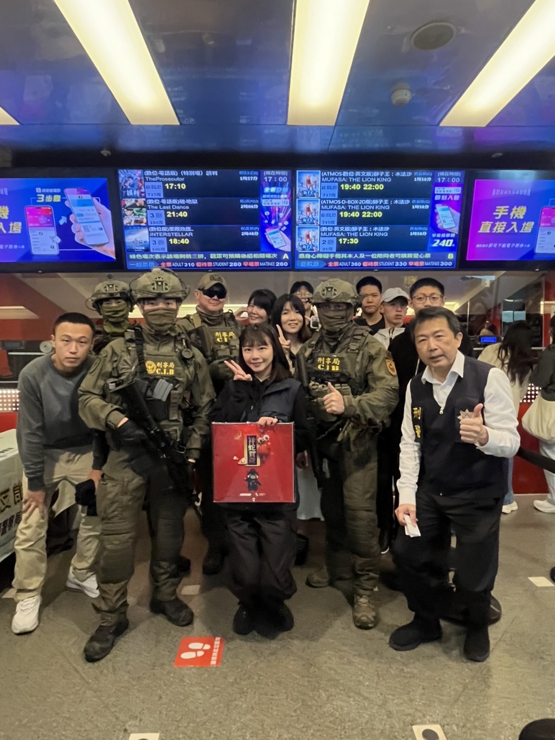 犯罪追擊電影《誤判》於昨日舉行特眏會，刑事警察局前往推廣反毒防詐宣導。（翻攝畫面）