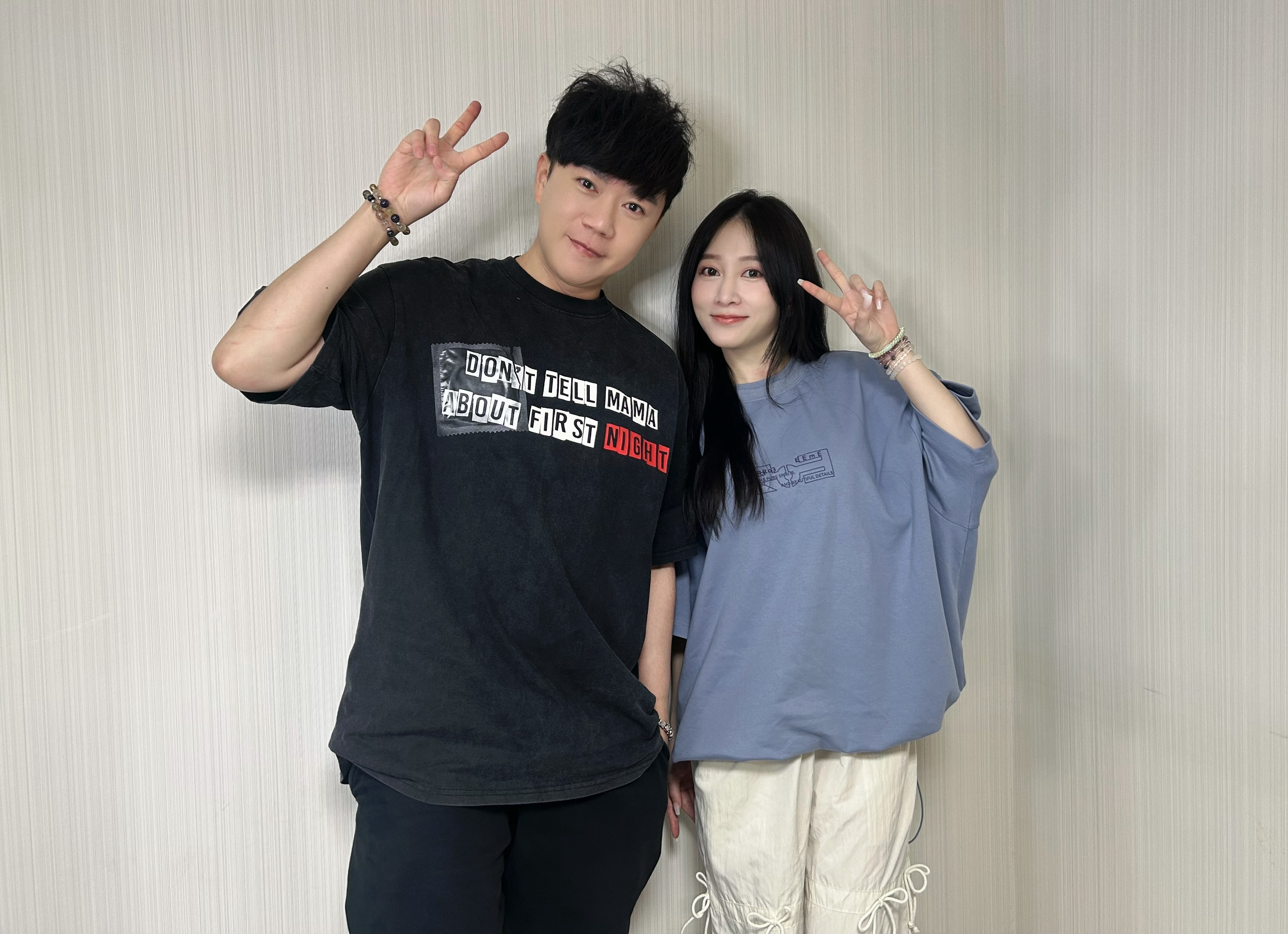 李岳重啟直播節目「李岳FUN 4夜」，找來狼人殺女神篠崎泫站台。（李岳提供）