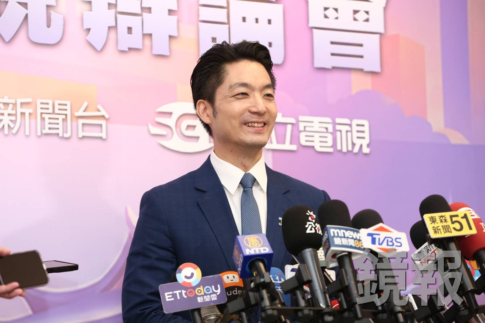 蔣萬安今天辯論開始前先嗆沈伯洋。(鏡報李鍾泉攝)