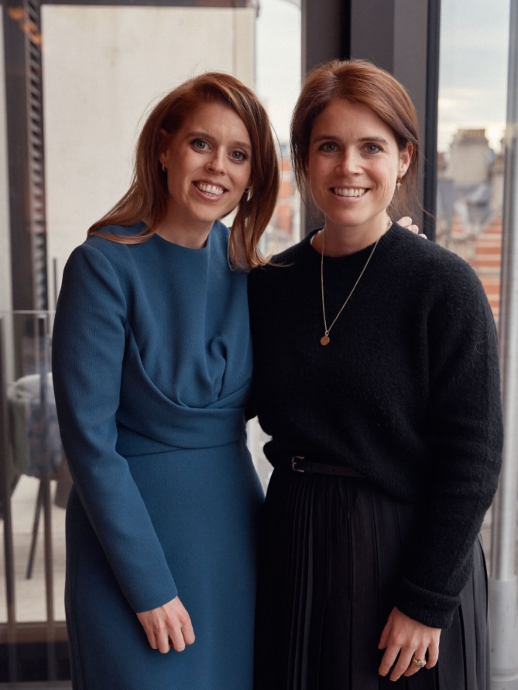 尤金妮(右)和姊姊碧翠絲公主(左)感情很好。(翻攝princesseugenie IG)