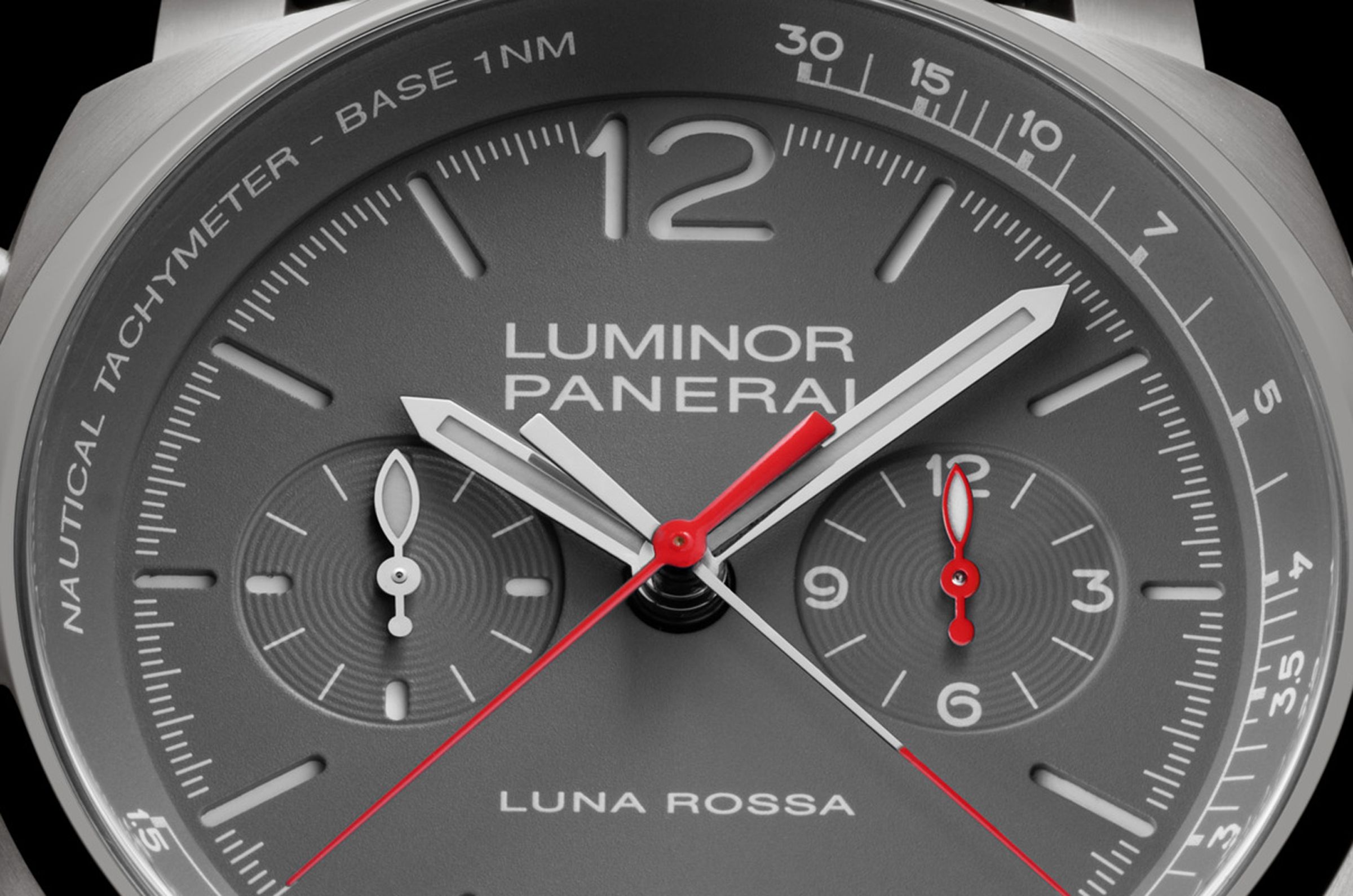航速刻度（Nautical Tachymeter）以通過一海浬所需時間換算節速（knots）。這種刻度設計基於時間與速度的倒數關係，因此數字排列並不等距。