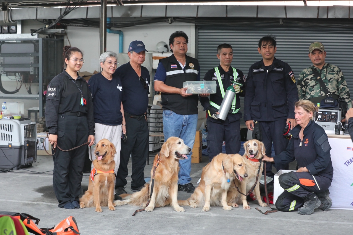 搜救犬因為此次救援行動的英勇表現，意外在當地爆紅。