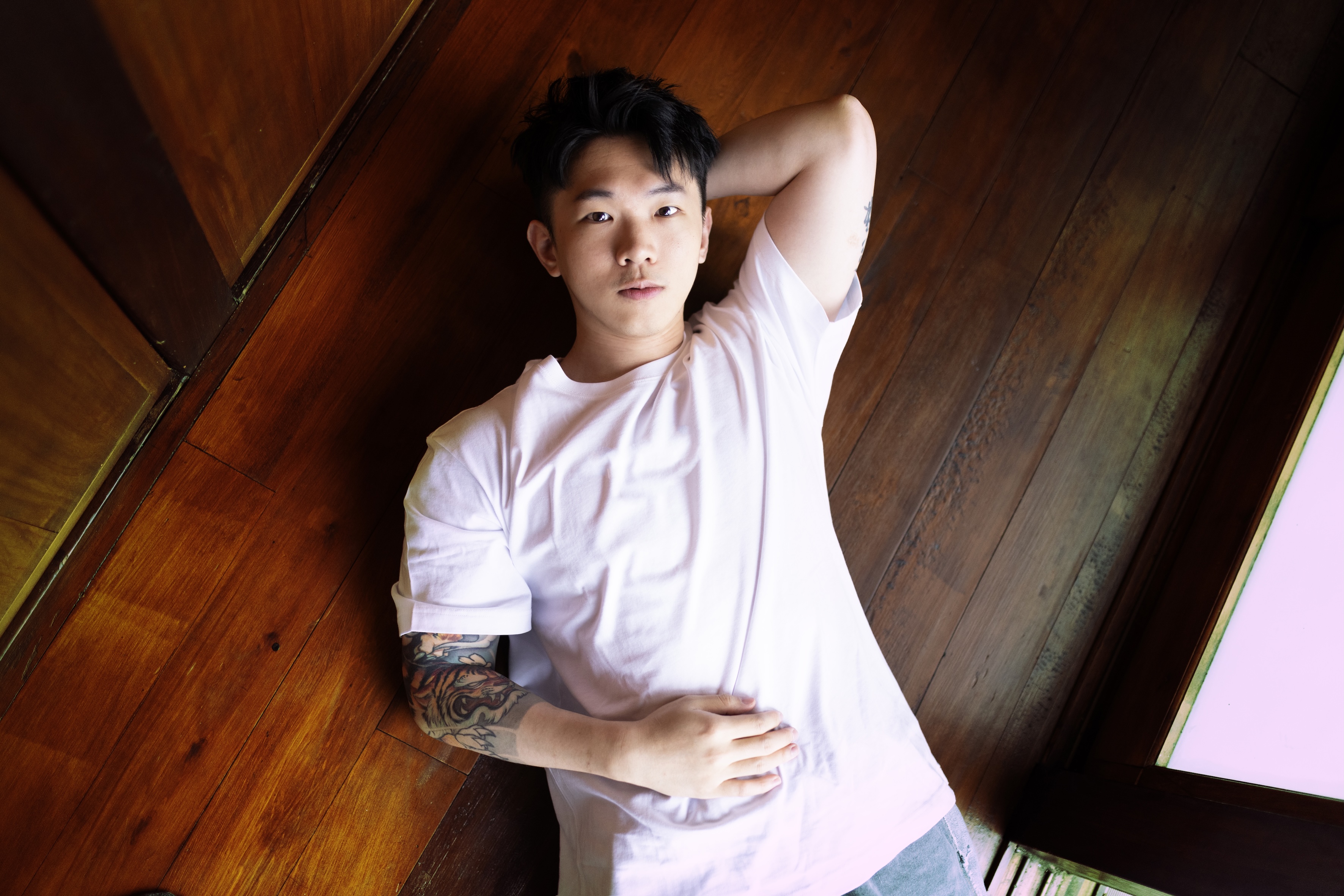 在寫作風格上，黃山料以簡短清爽的魔法，來對抗短影音魔法，然而，連他都說：「我不知道還可以再堅持多久。」