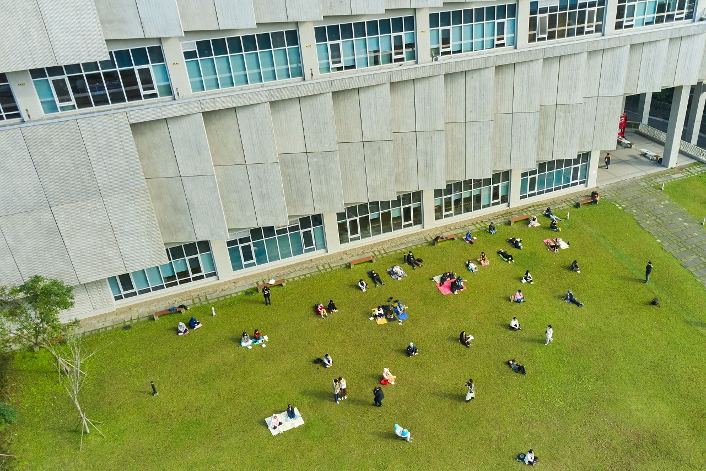 政治大學日前舉辦第一屆發呆大賽。(政治大學祕書處提供)