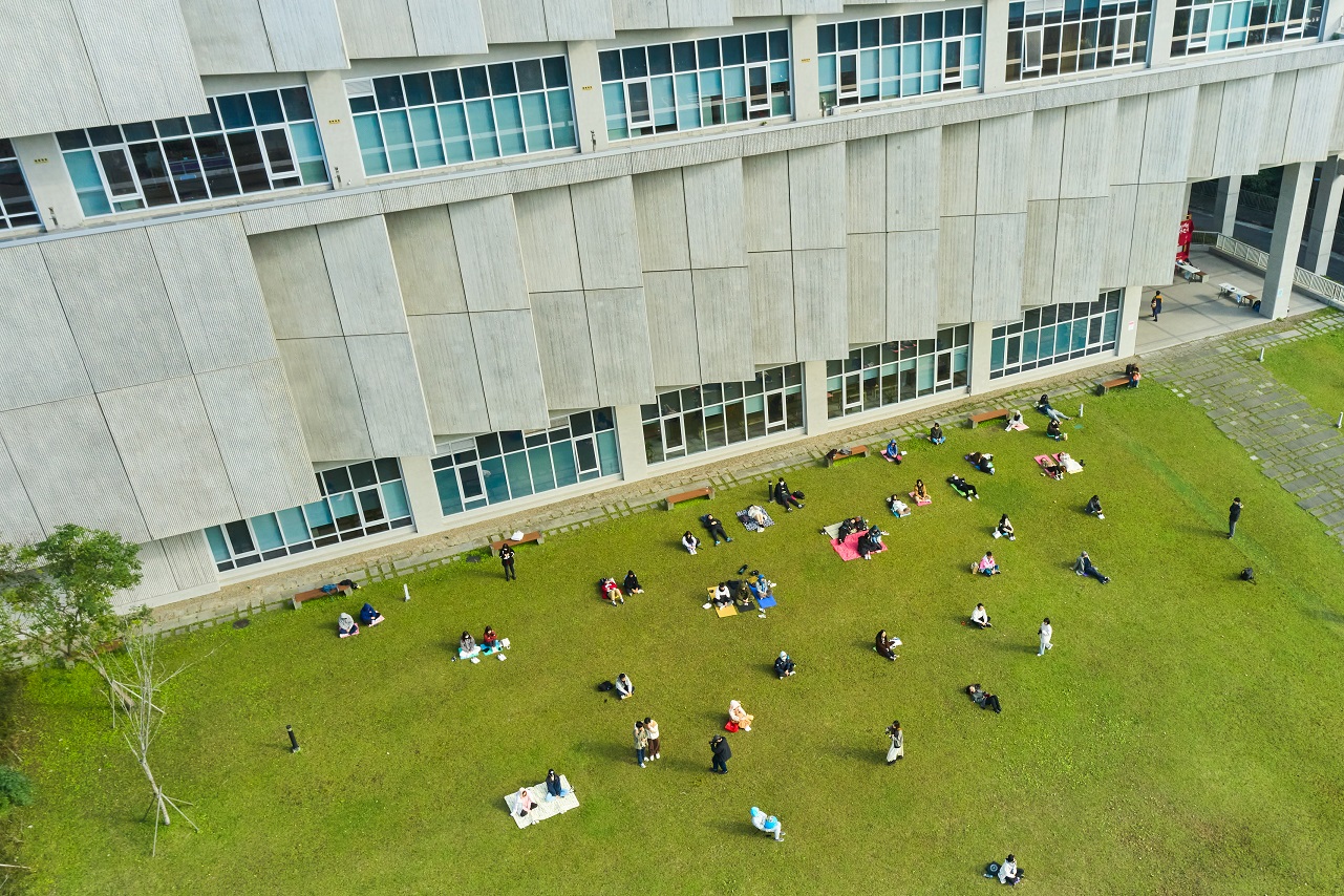 政治大學日前舉辦第一屆發呆大賽。（政治大學祕書處提供）