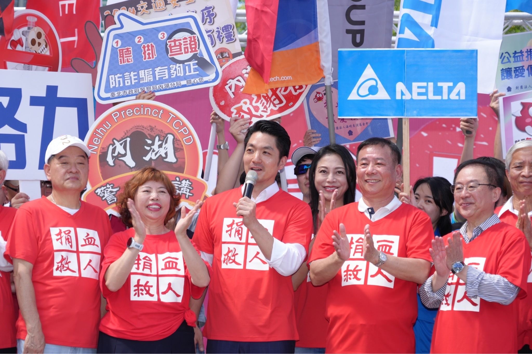 台北市長蔣萬安今（31）日出席內科協會舉辦的第11屆千人捐血活動。（北市府提供）