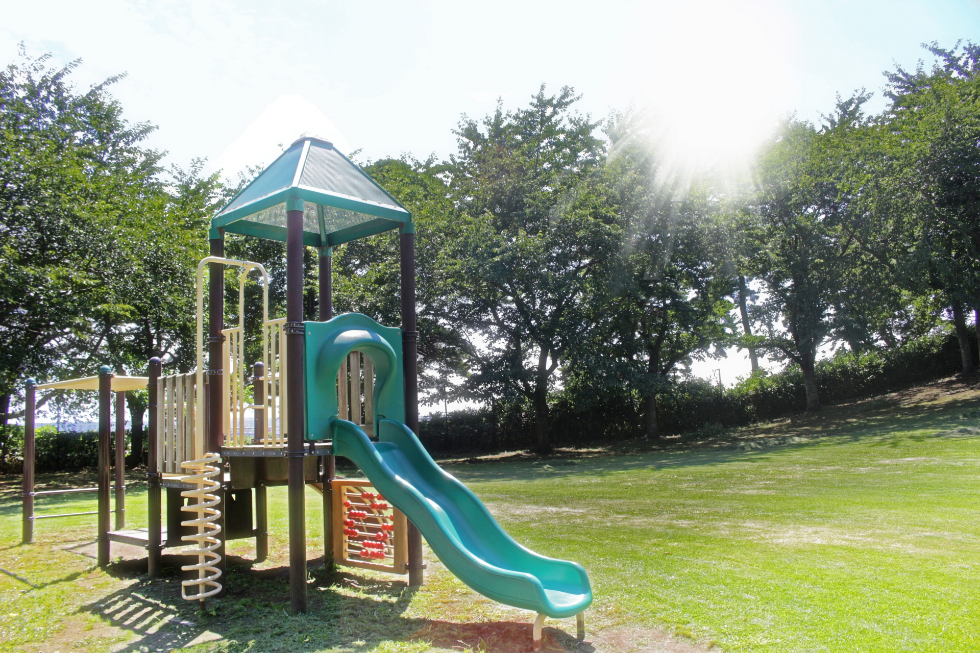 台中市一名已退休且離婚的男子，被控於2024年間利用BB槍誘騙8歲女童並趁機猥褻。（翻攝自photo-ac）