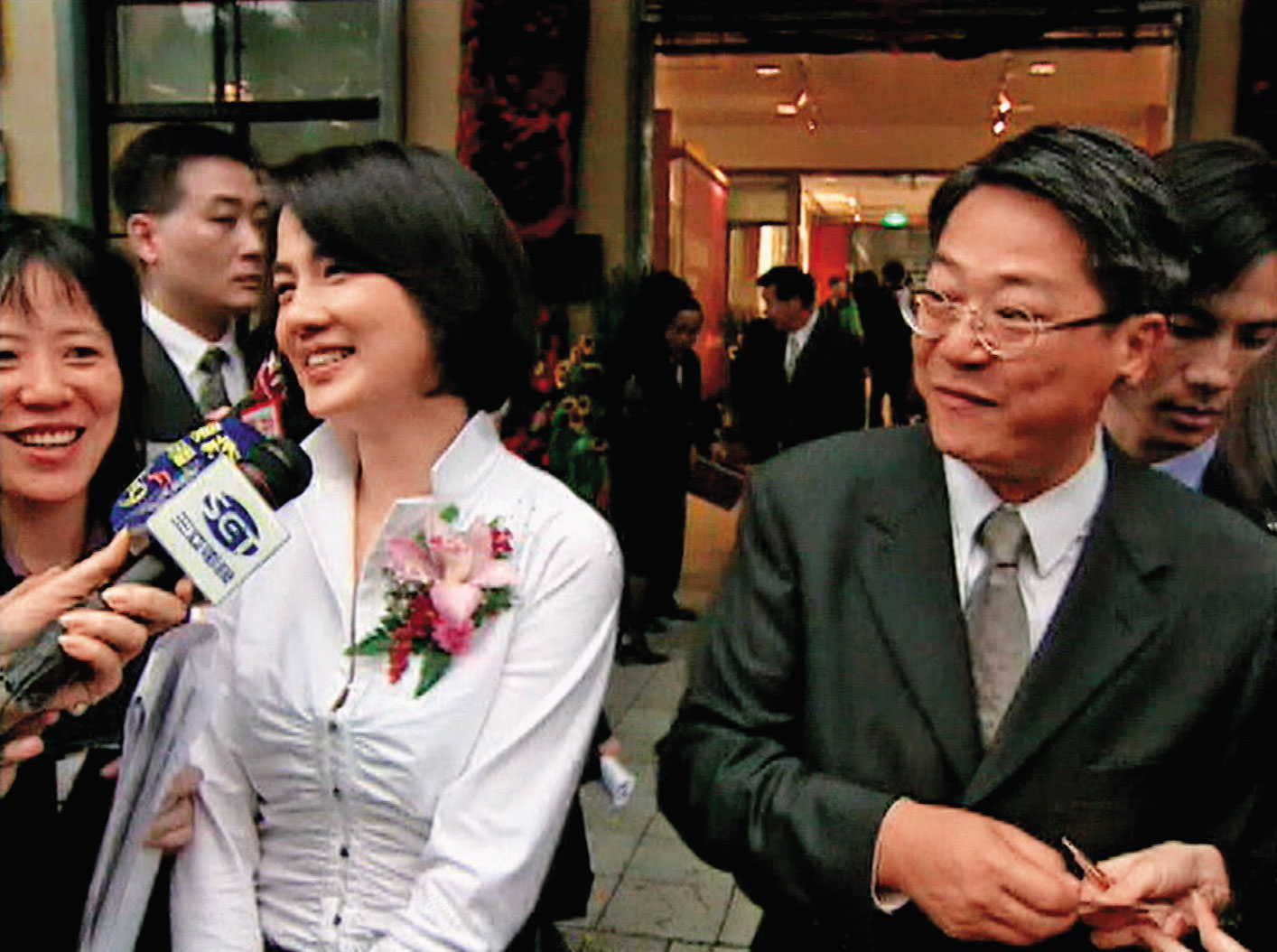 新光少東吳東亮(右)曾被胡關寶犯罪集團綁架。(東森新聞提供)