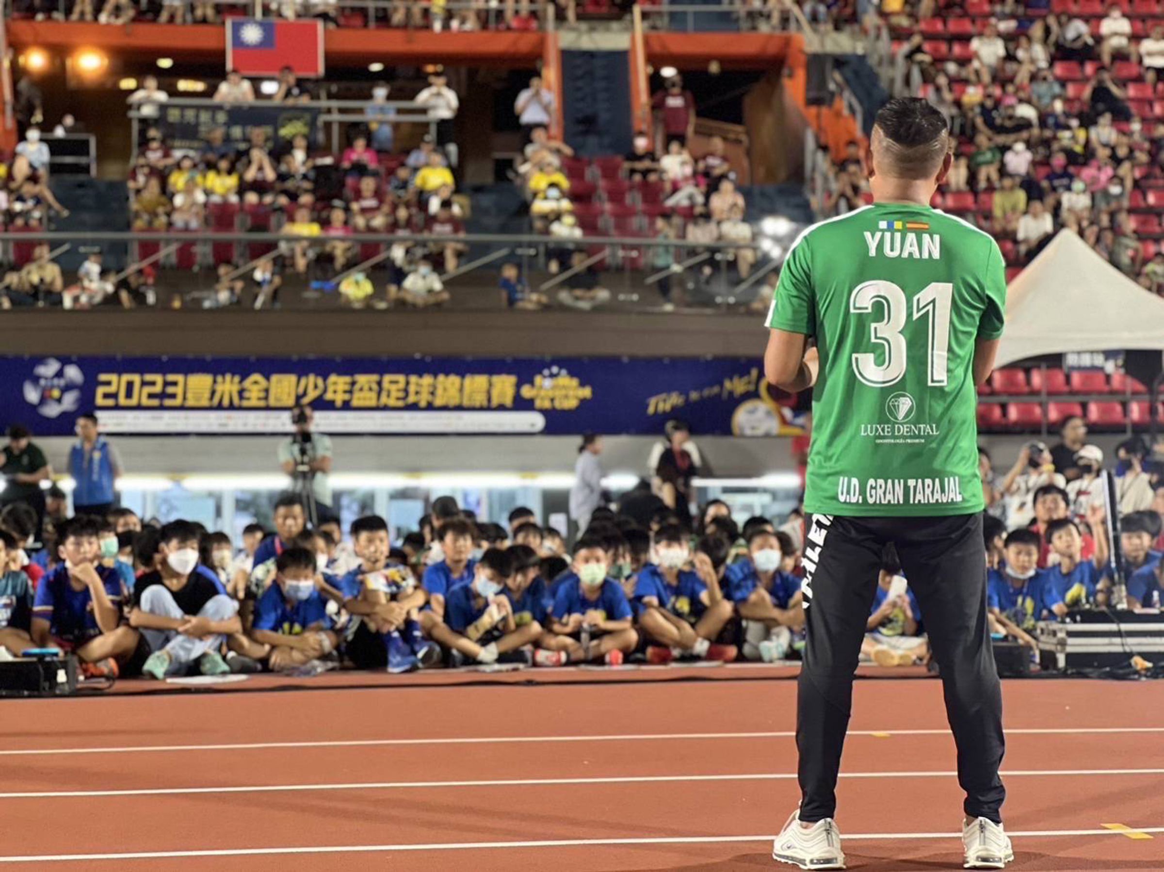 今年6月施俊豪主導舉辦的豐米全國少年盃足球錦標賽被譽為台灣史上最高規格。(施俊豪提供)