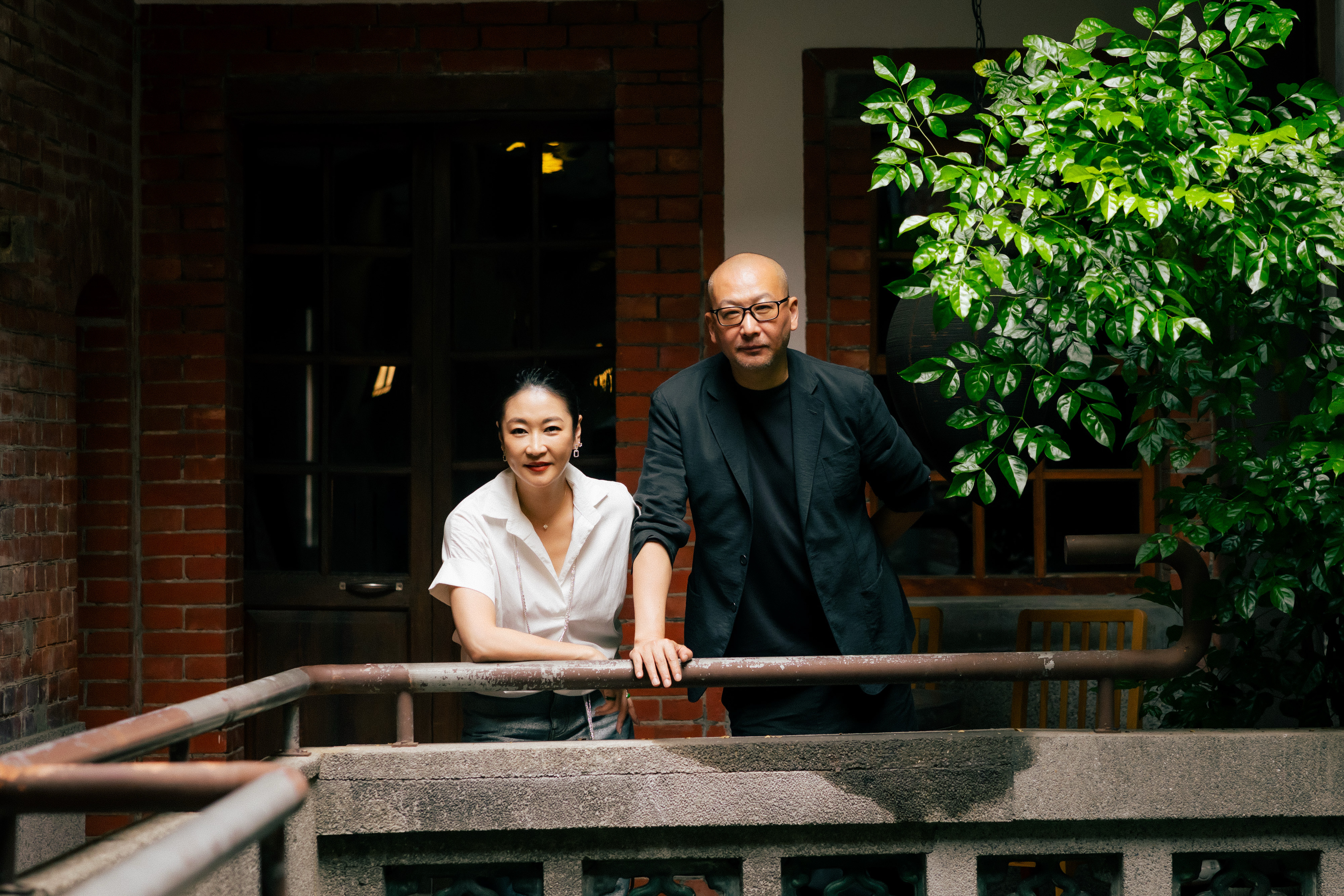 管虎與製片人妻子梁靜一個管創作，一個管實務，兩人合作無間，若有意見相左，製片人老婆說：「80%聽導演的」。（兩岸電影展提供）
