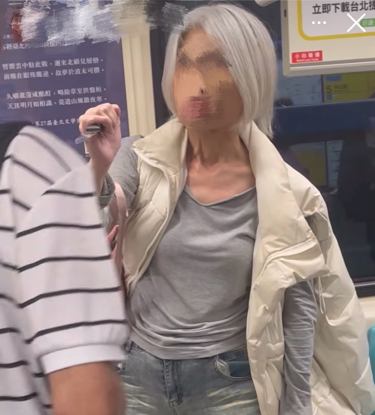 捷運西門站車廂吵架失控 女乘客亮刀甩向男乘客「刀鋒距脖3公分」