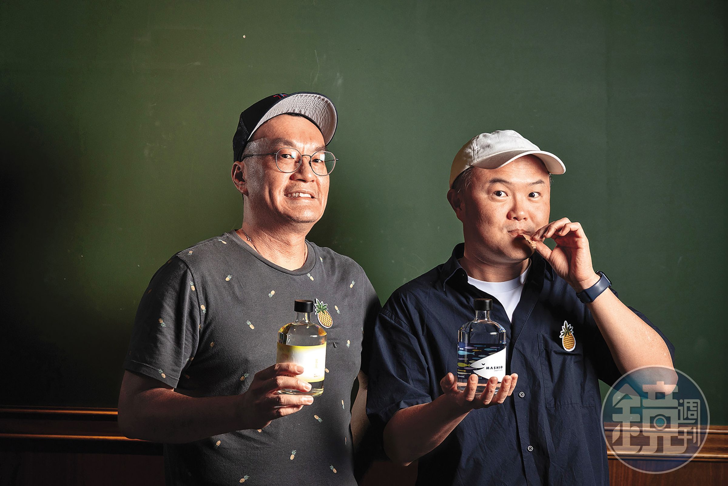 Kenneth（左）憑藉對調酒的天分，時常受邀私人派對擔任專屬調酒師；Hugo（右）擁有跨境電商、旅行社、身心健康與醫美等跨領域創業經驗。