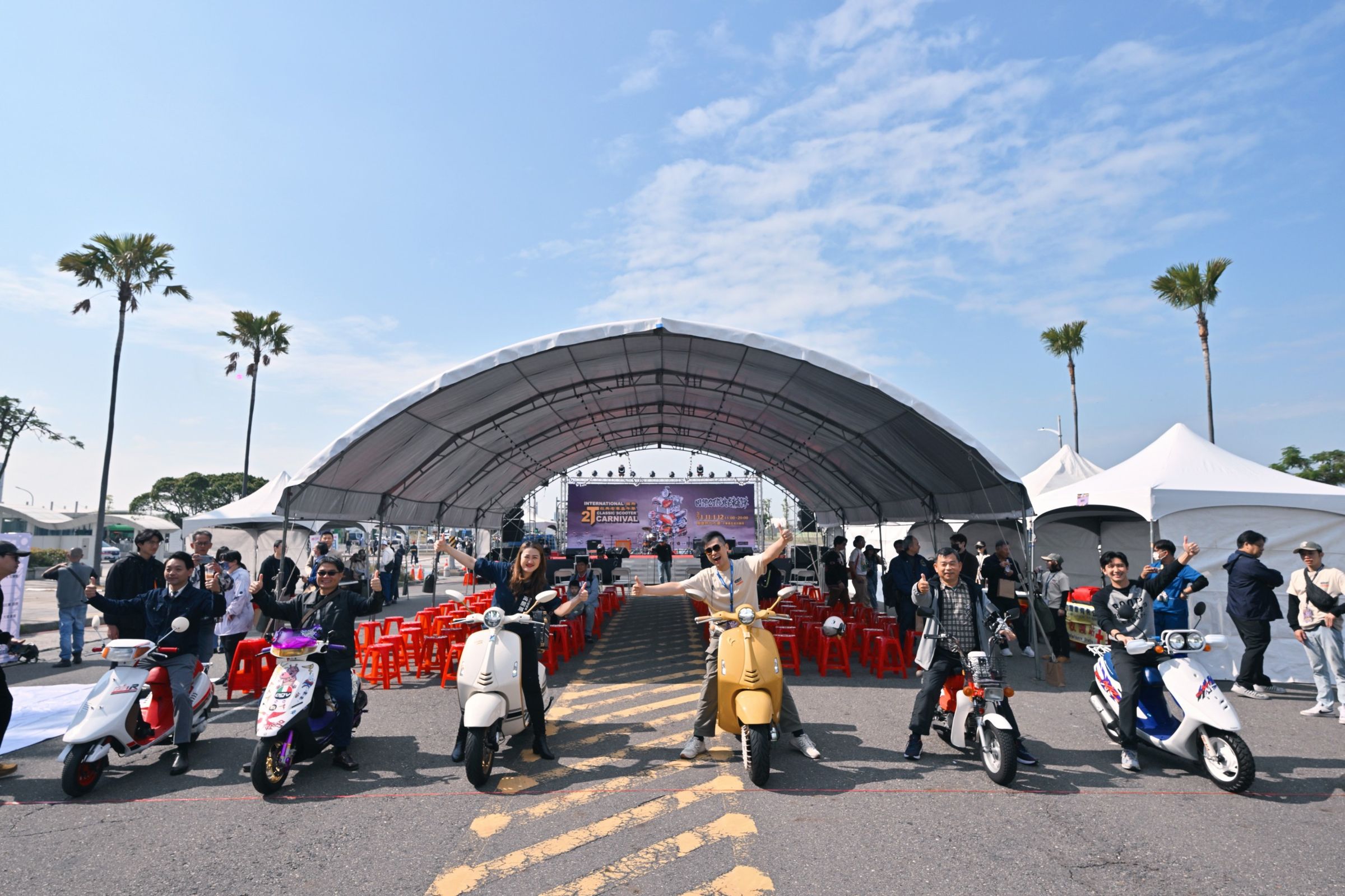 第2屆「國際2T經典老車嘉年華」登場,總價超過8千萬老車集結高雄。(主辦單位提供)