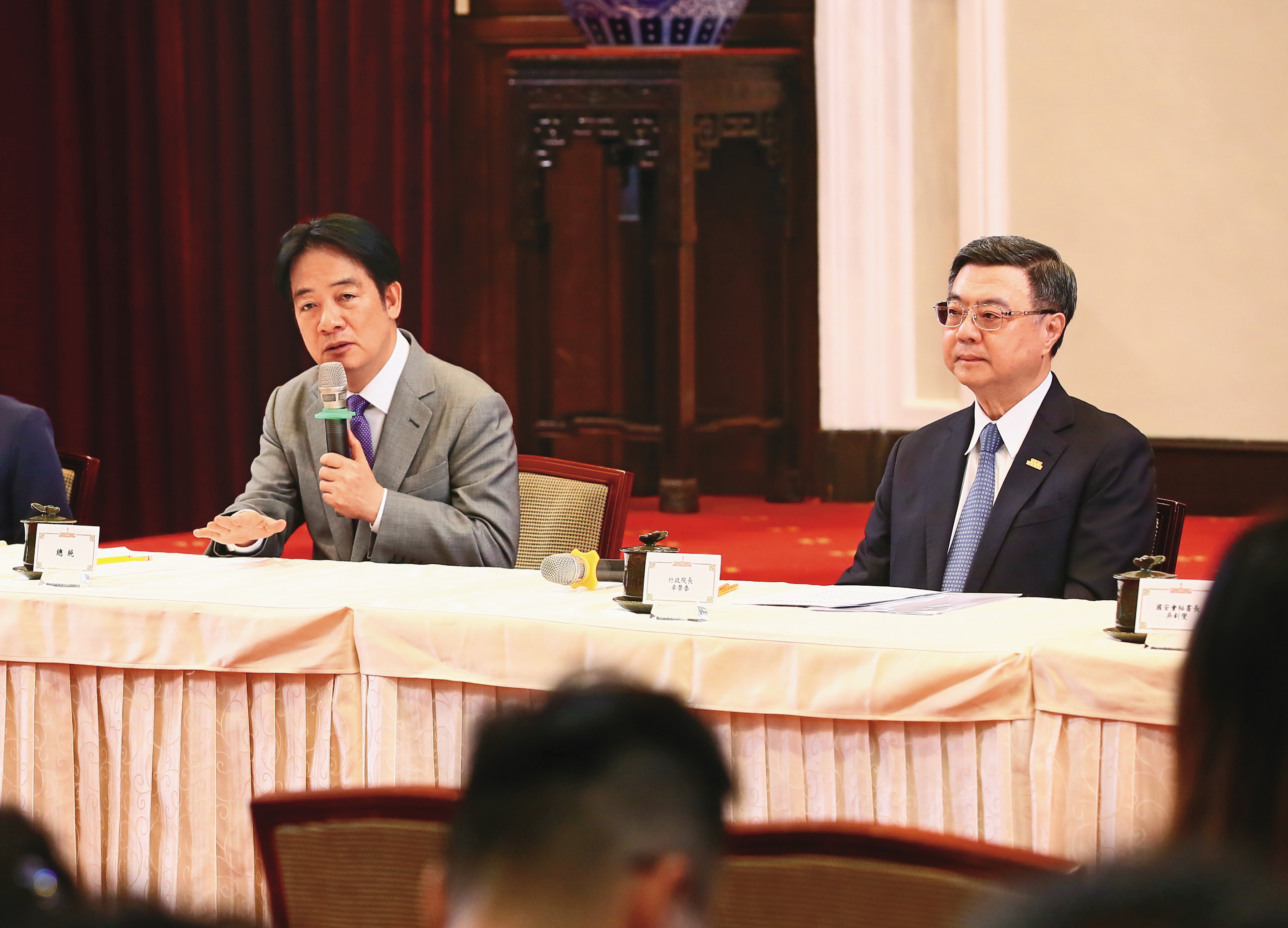 賴總統如果再不思考用另外一種方式治國，恐怕老百姓會把所有亂象歸咎於民進黨的無能。