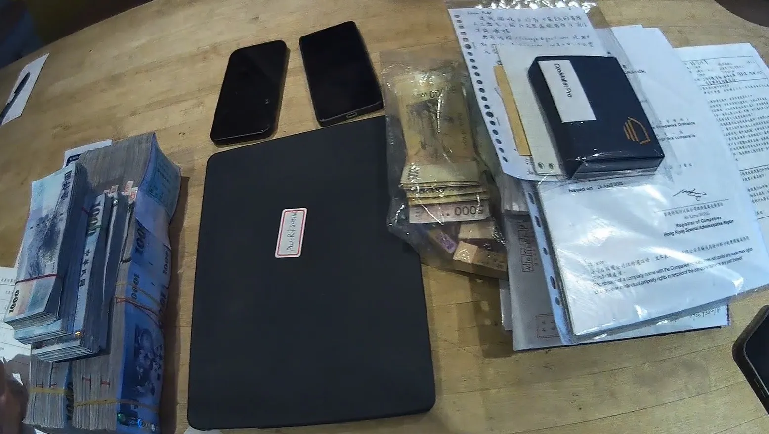 現場查扣贓證物。警方提供