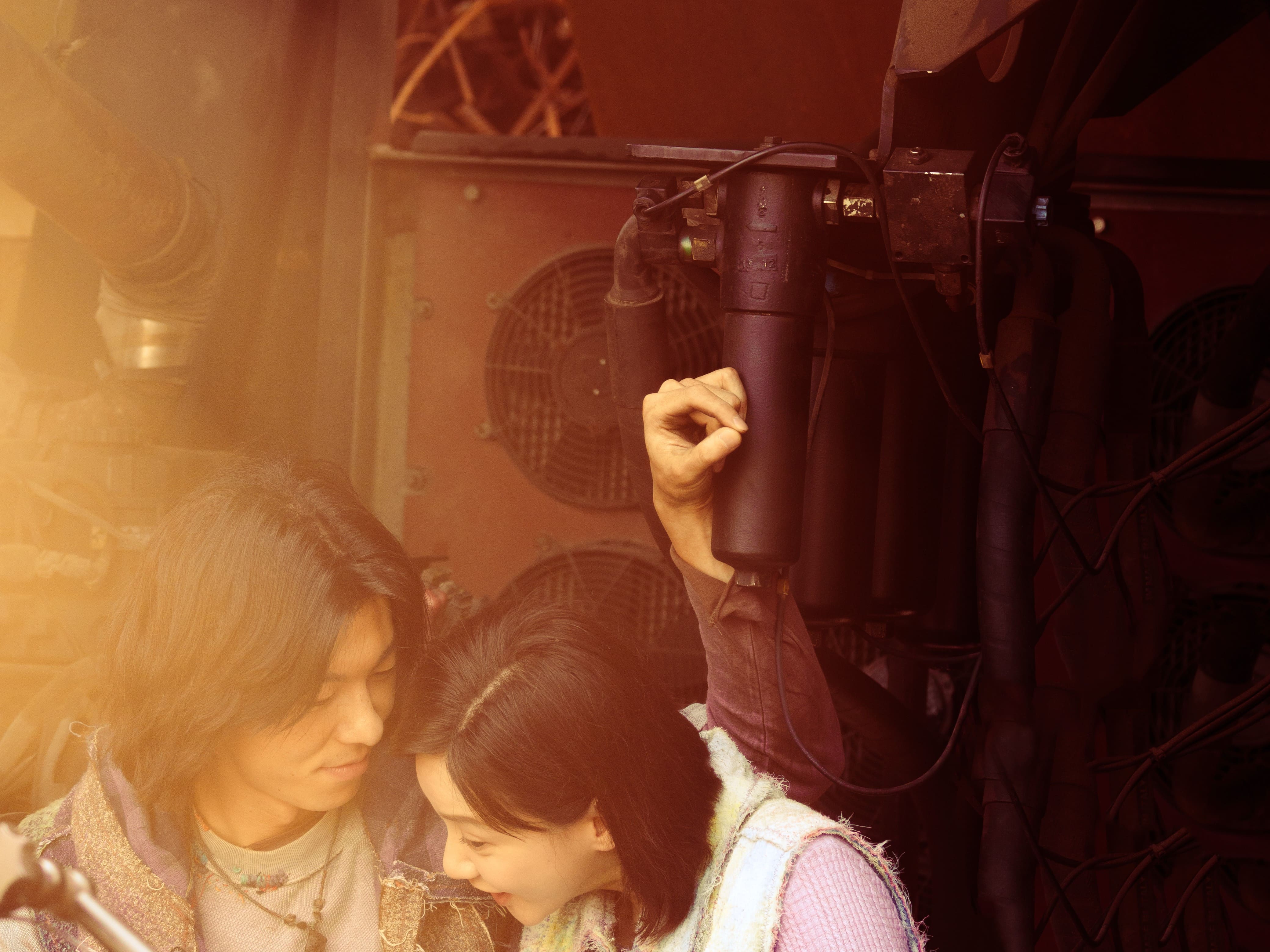 許光漢去年入伍前主演的電影《他年她日》公開首波劇照，許光漢的長髮造型終於曝光。（甲上提供）