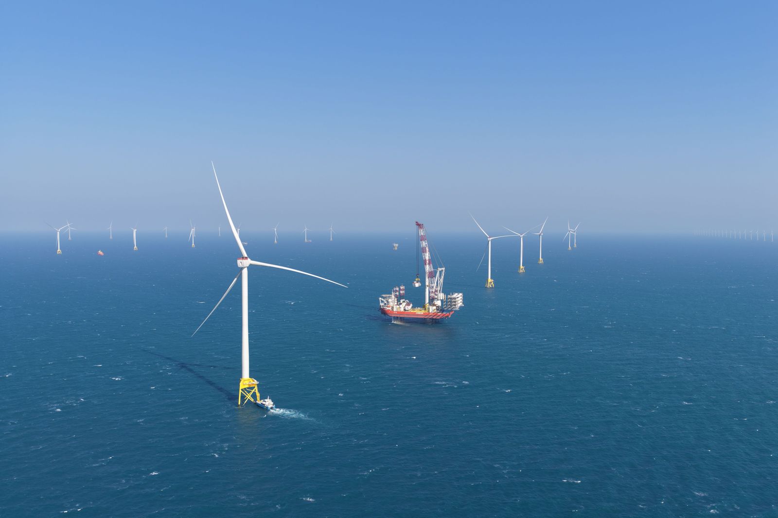 大彰化西南第二階段及西北離岸風場的風機已設置完成。（沃旭能源提供）