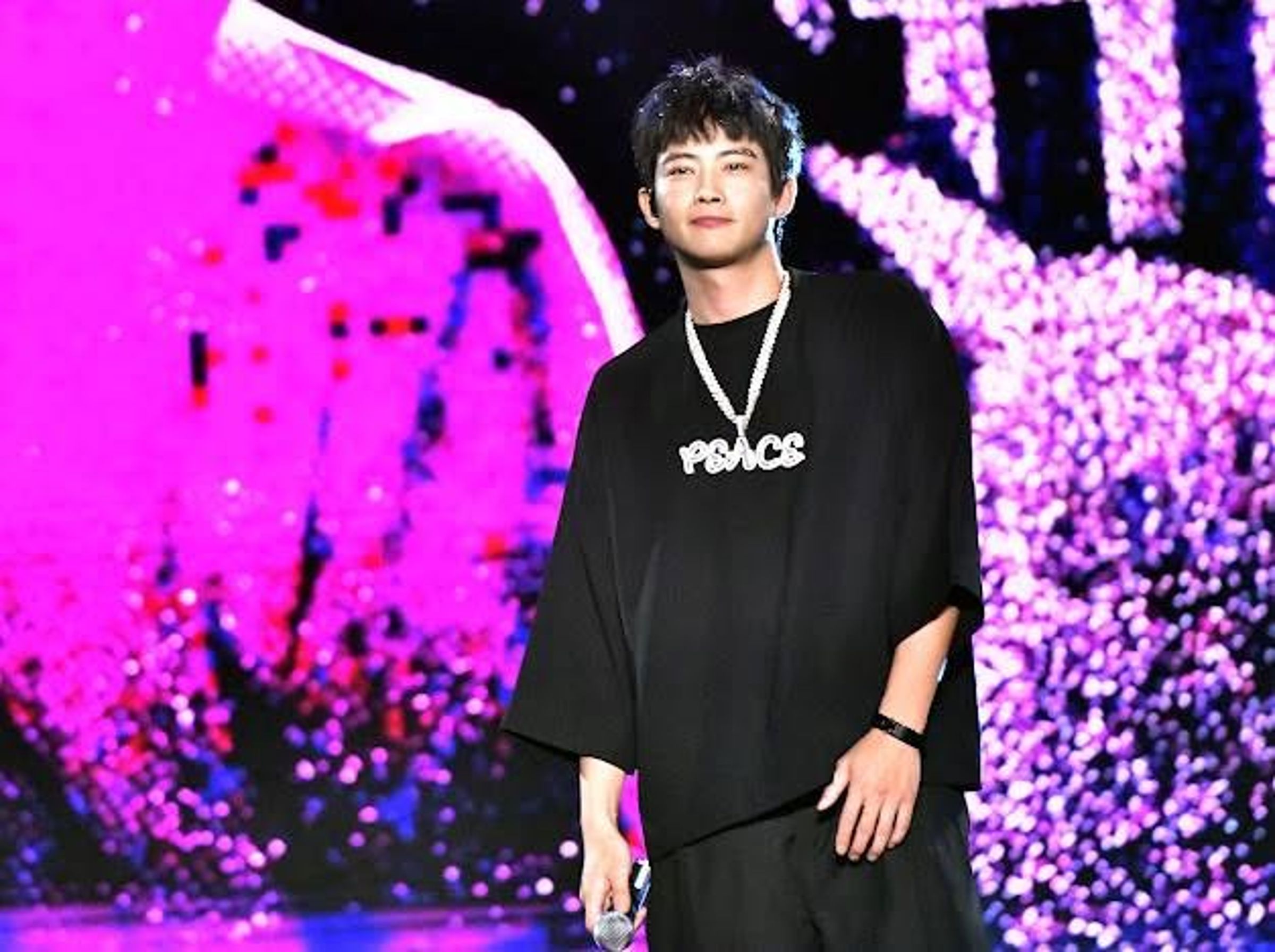 張庭瑚在《粽邪3：鬼門開》飾演馗爺乩身，戲外也被命理老師直指帶天命、是「鍾馗老爺首傳弟子」，具備乩身資質。（翻攝自張庭瑚臉書）