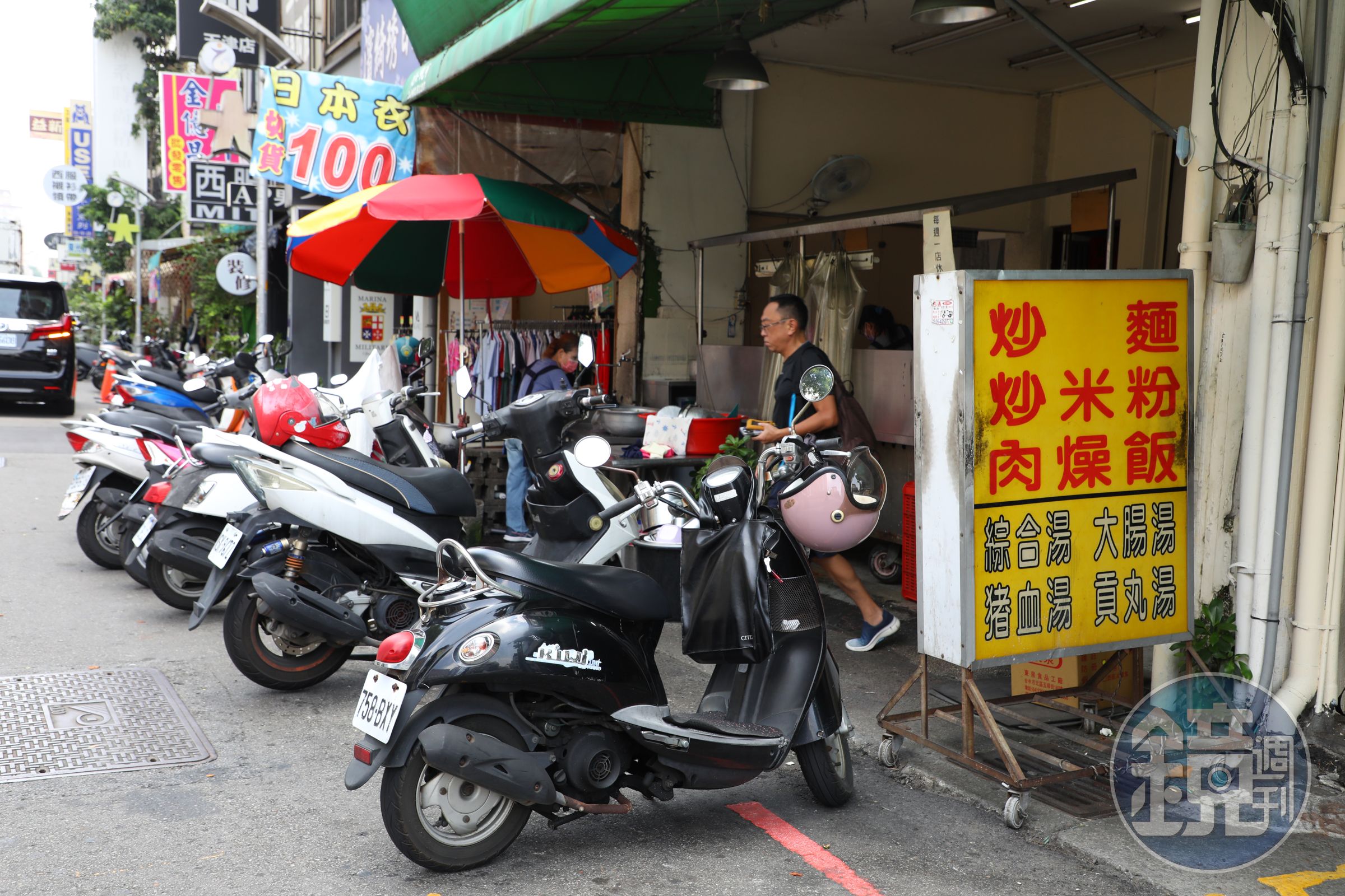 「天津路無名炒麵」從半夜開始營業,是因為早期附近酒店林立。