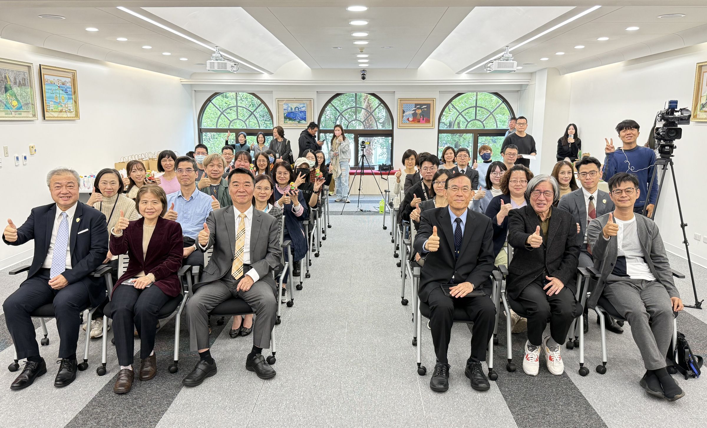 最高檢《2026神探 Impossible Mission》公益桌曆今發表,包括檢察總長邢泰釗、法務部保護司司長洪信旭、PChome董事長詹宏志、台灣犯罪作家聯會理事長既晴等貴賓親臨現場共襄盛舉,並為巨型「小王子公仔」揭幕。