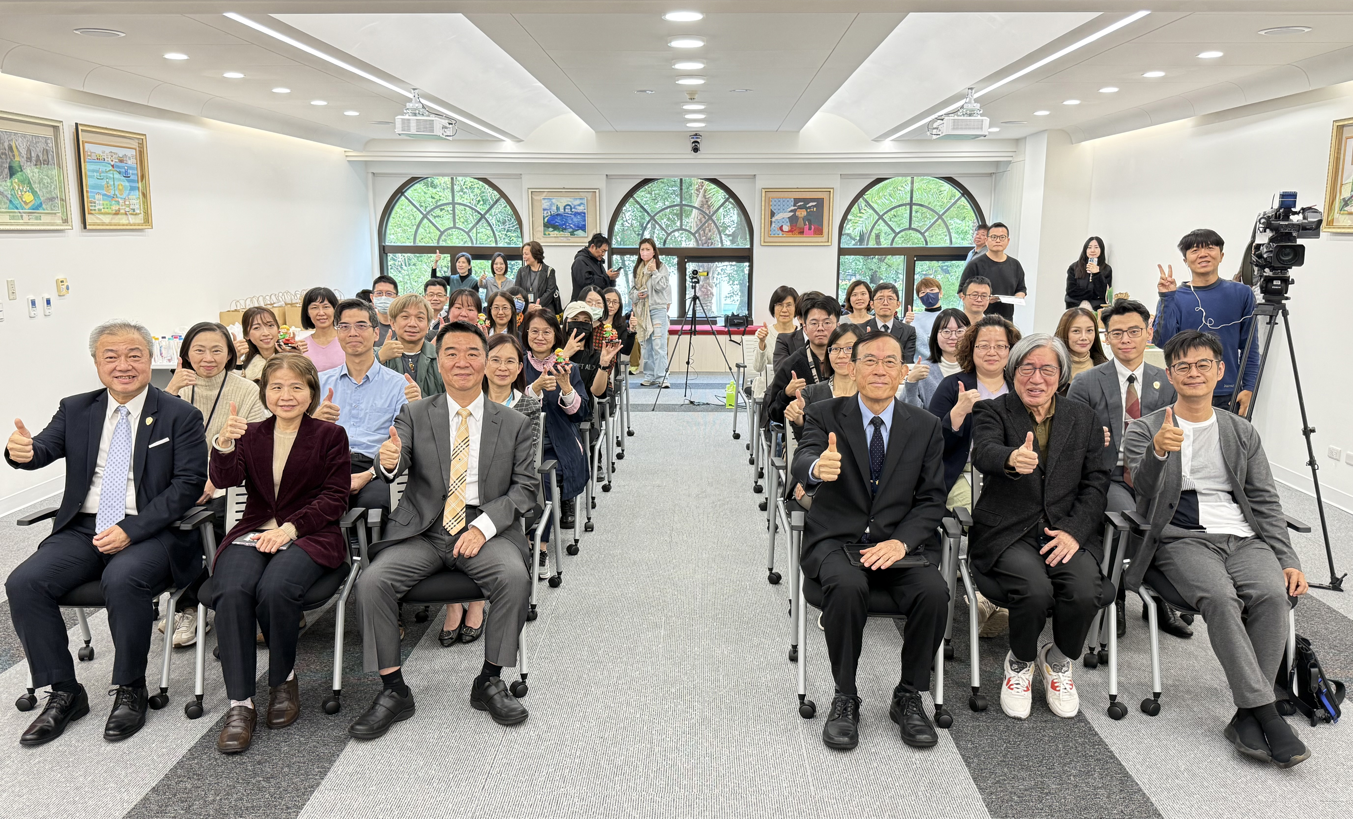 最高檢《2026神探 Impossible Mission》公益桌曆今發表，包括檢察總長邢泰釗、法務部保護司司長洪信旭、PChome董事長詹宏志、台灣犯罪作家聯會理事長既晴等貴賓親臨現場共襄盛舉，並為巨型「小王子公仔」揭幕。