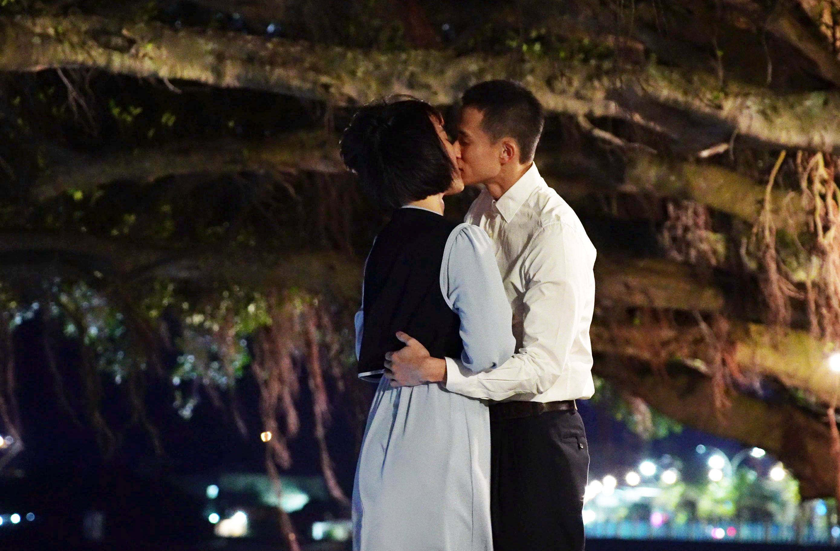 盧彥澤和何宜珊為八點檔《寶島西米樂 傳承》上演純愛吻戲。（台視提供）