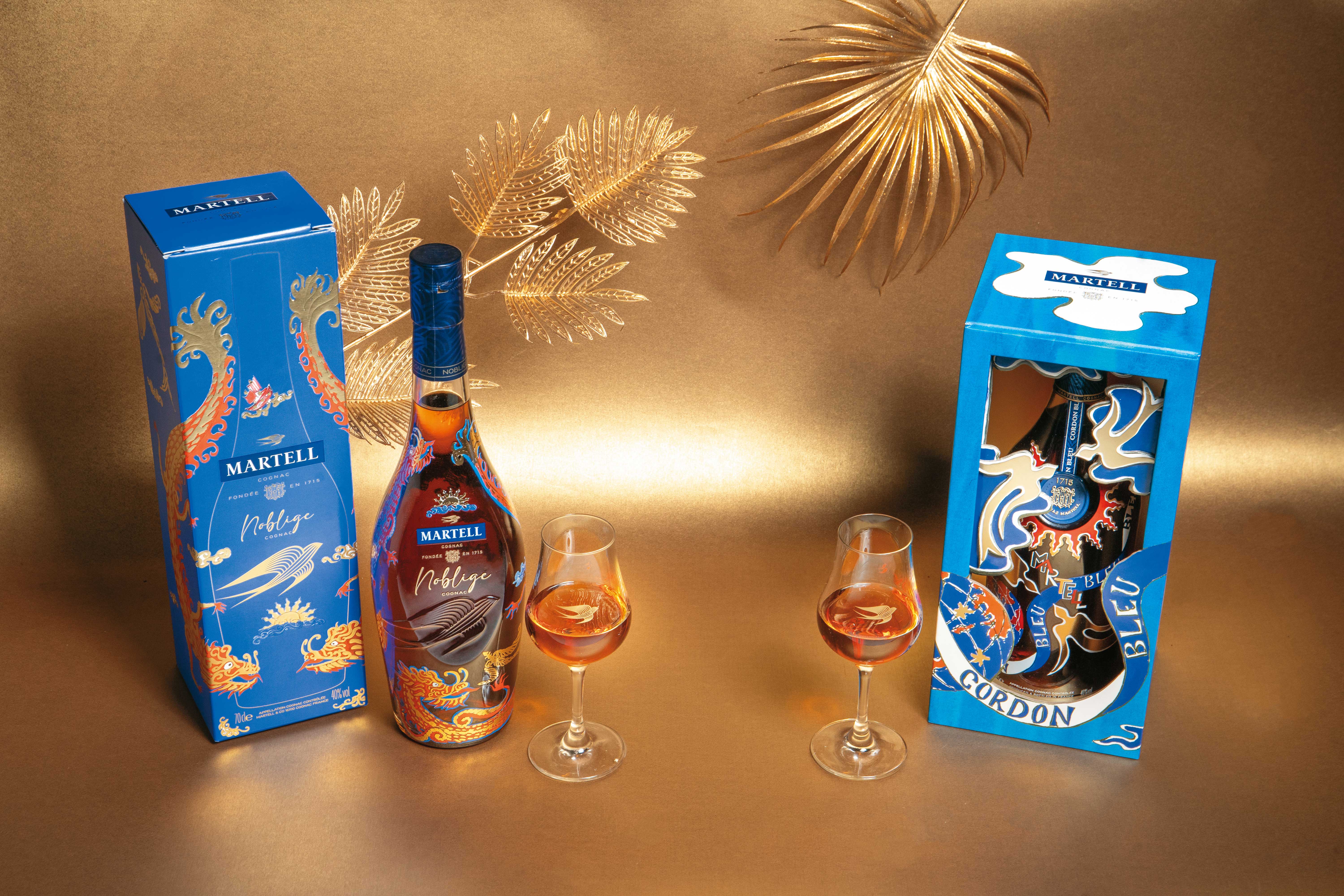 左為馬爹利名仕 2024龍年限定款，右為馬爹利藍帶 2024龍年限定款。