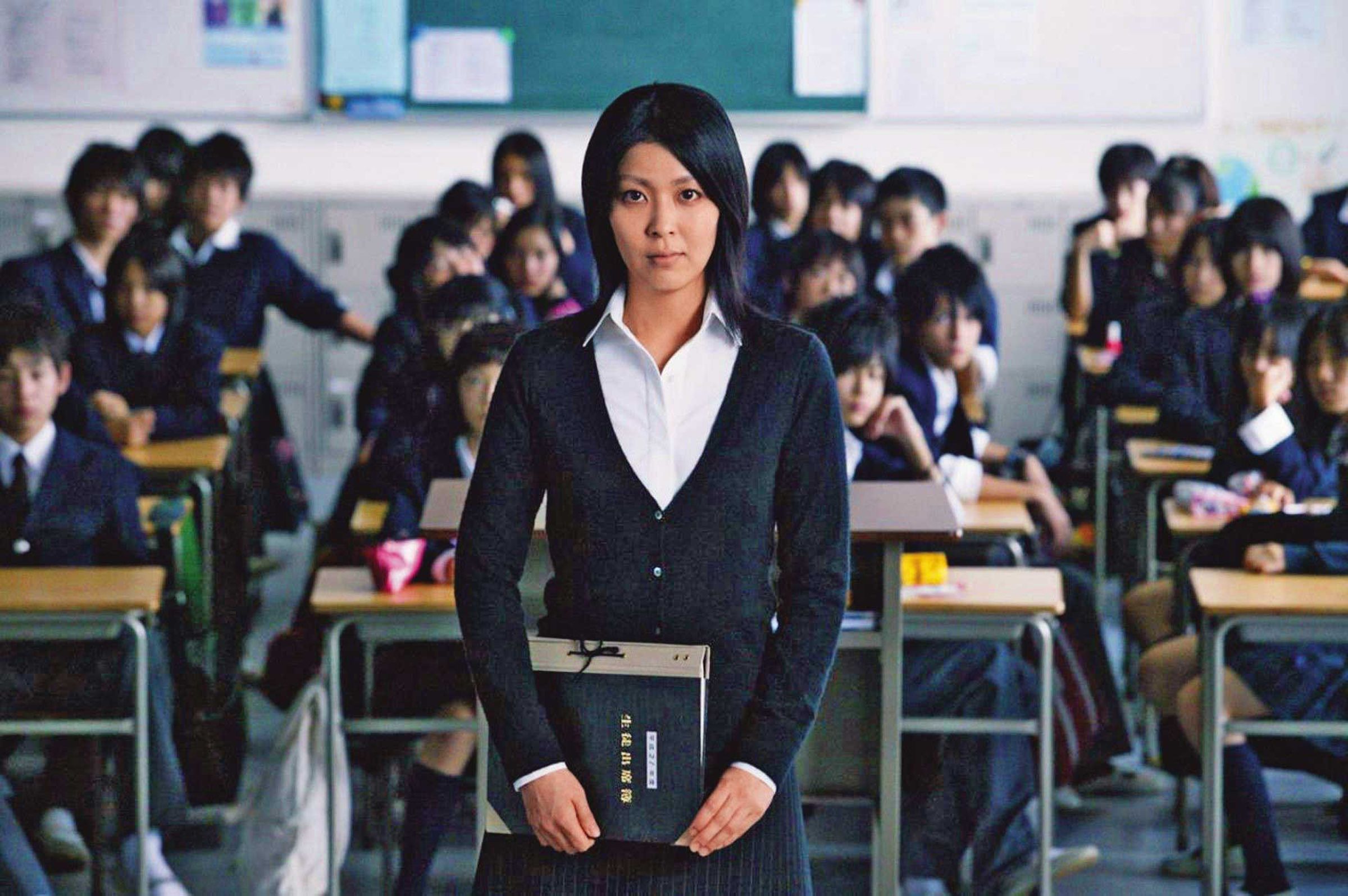 2008年湊佳苗出版《告白》轟動日本，小說改編同名電影，由松隆子演出。（《告白》電影劇照）