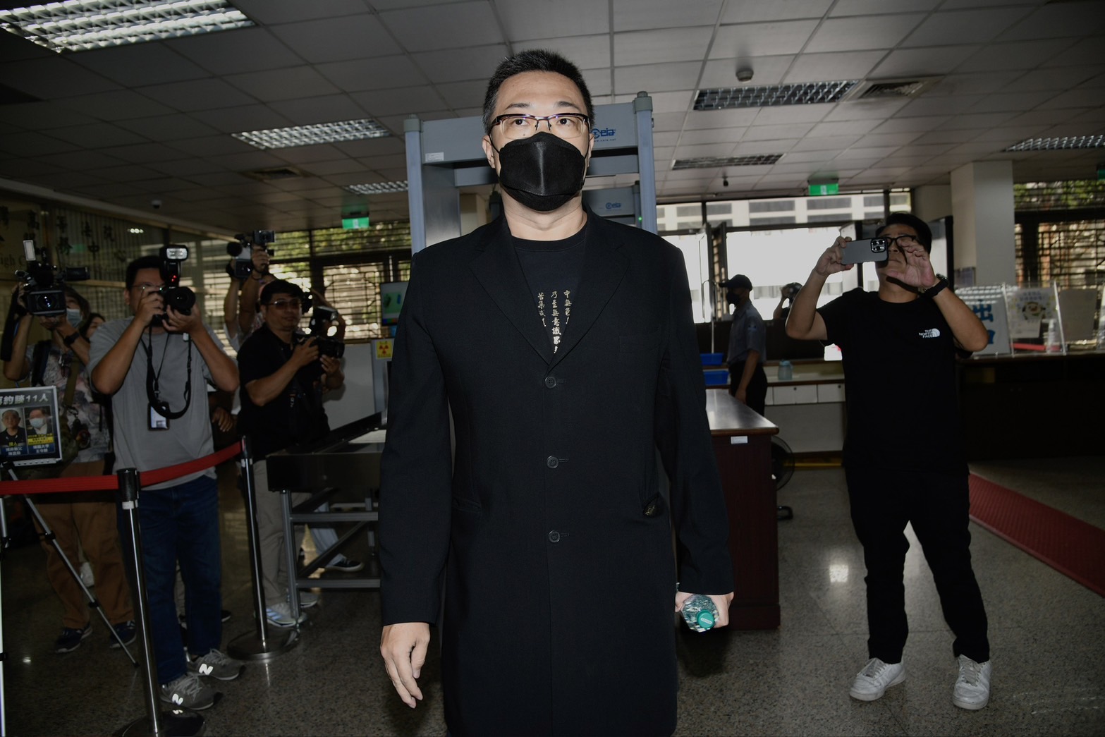 網紅朱恒強吻鍾沛君案二審開庭，開庭前朱學恒未對道歉的事發表意見。