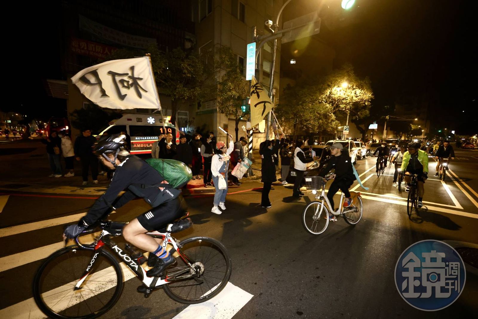 為聲援柯文哲,民眾黨今年一日北高活動從土城看守所出發。