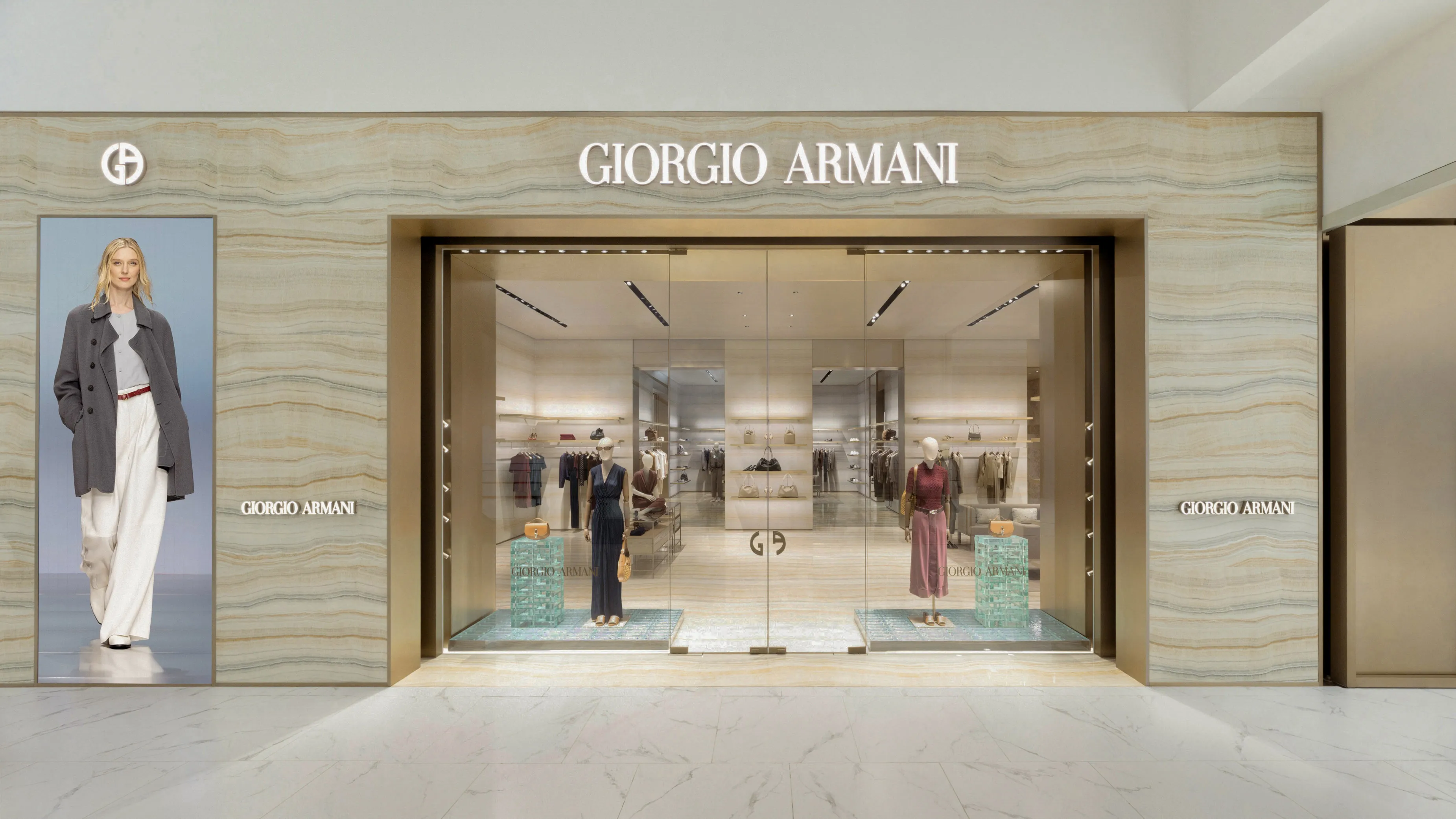 GIORGIO ARMANI台中漢神洲際旗艦店是目前全台三間店面中佔地最大的店面。（奧西尼提供）       