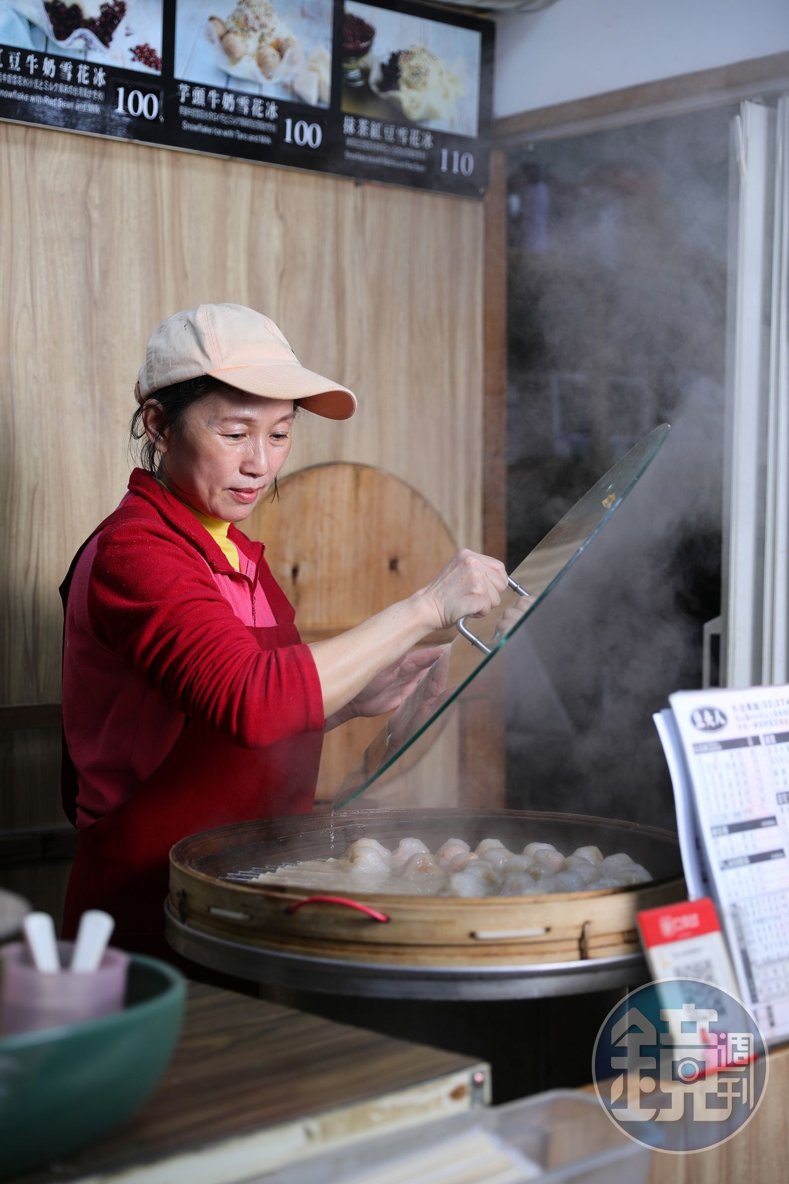 「豆夫人」的老闆娘葉太太來自屏東萬丹,原先以銷售生紅豆起家。