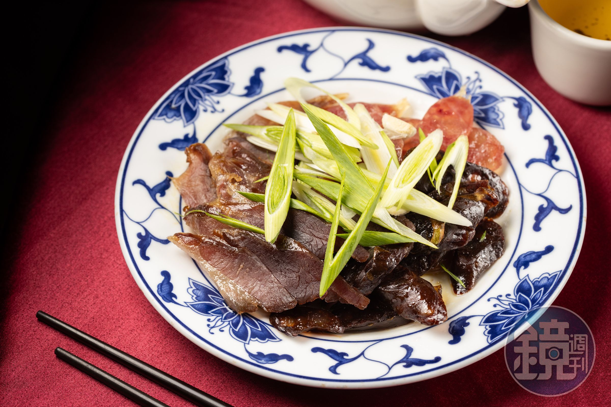 「港式臘味拼」裡有肝腸、臘腸,臘肉則是葉雲仙向老師傅學來的配方。(360元/份)