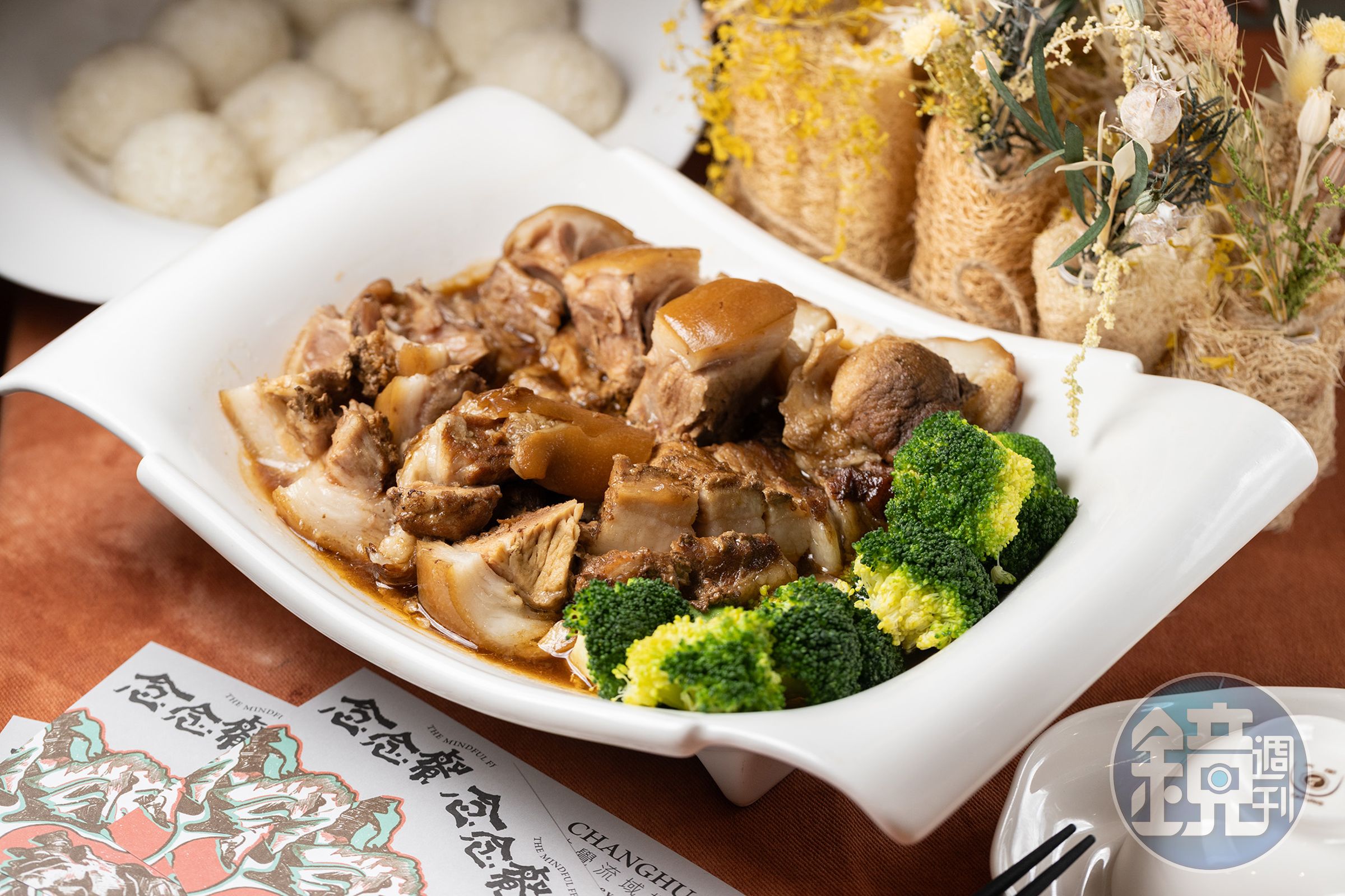 「爌肉飯」展現彰化人熱愛小吃的特質,使用豬後腿肉且不油炸,還能挑部位。