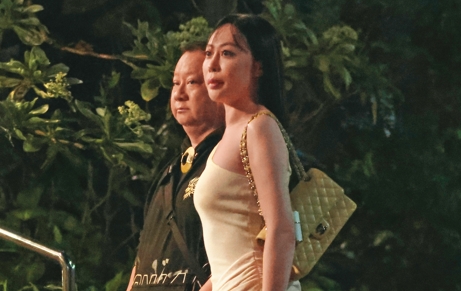 李雅楹（右）和宣昶有（左）形影不離，相處神態自然並且從容。