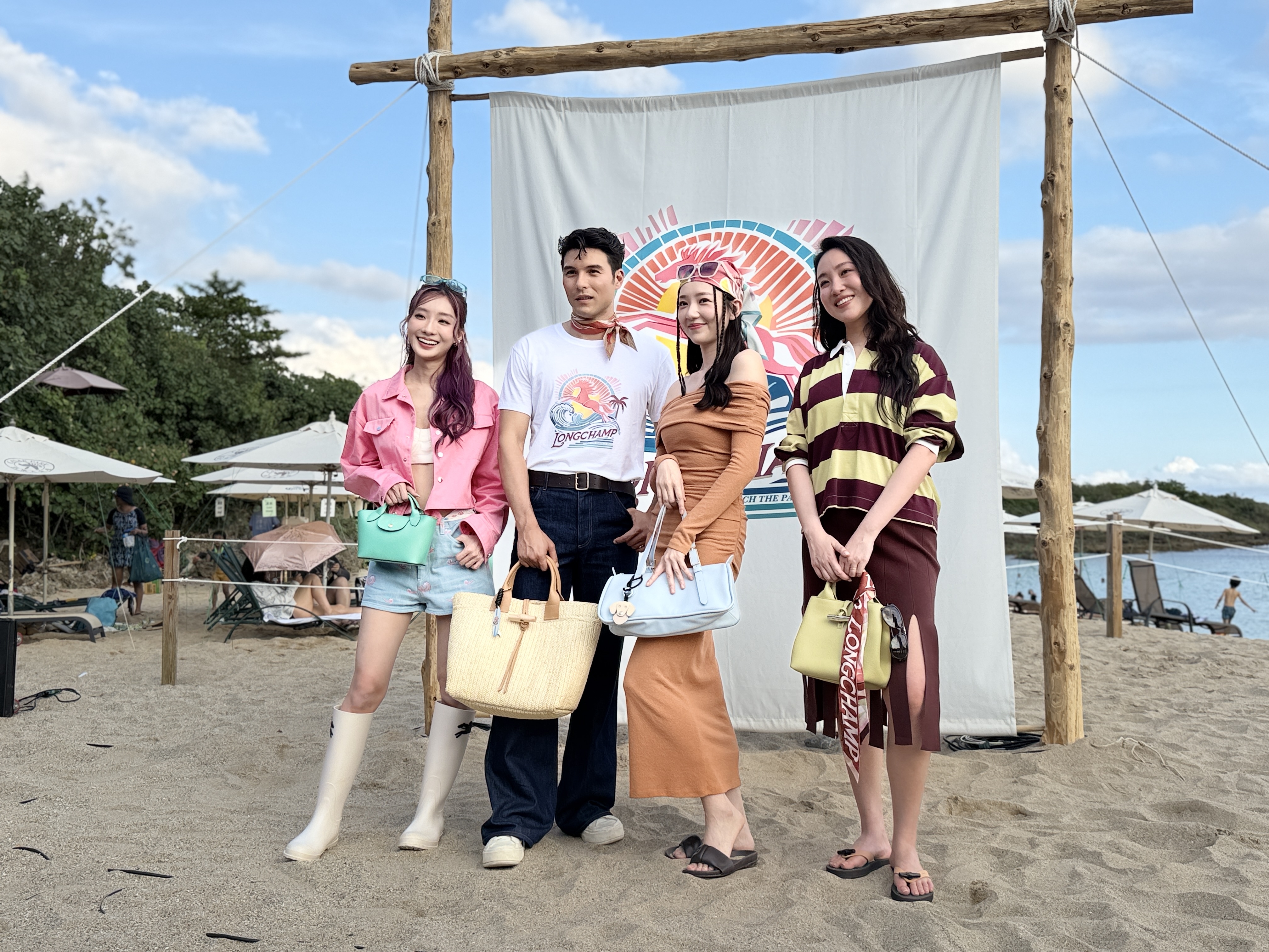（左起）陳華、鳳小岳、郭雪芙、Melinda聯袂出席「La Plage Longchamp 瓏驤海灘俱樂部」活動。