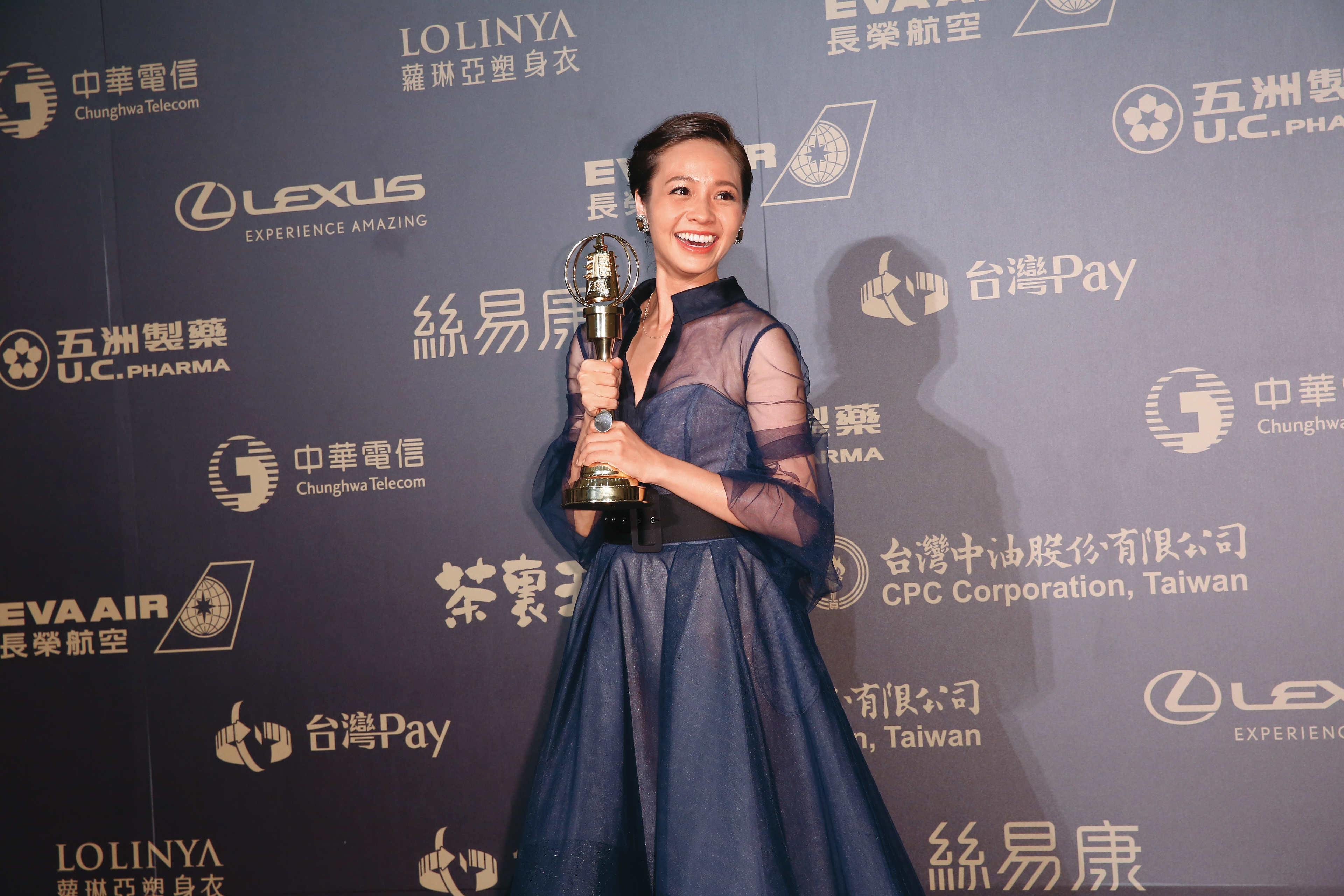 黃姵嘉出道多年,戲劇拍不停,而且早在2018年以《客家劇場—台北歌手》奪下金鐘獎戲劇節目女主角獎。