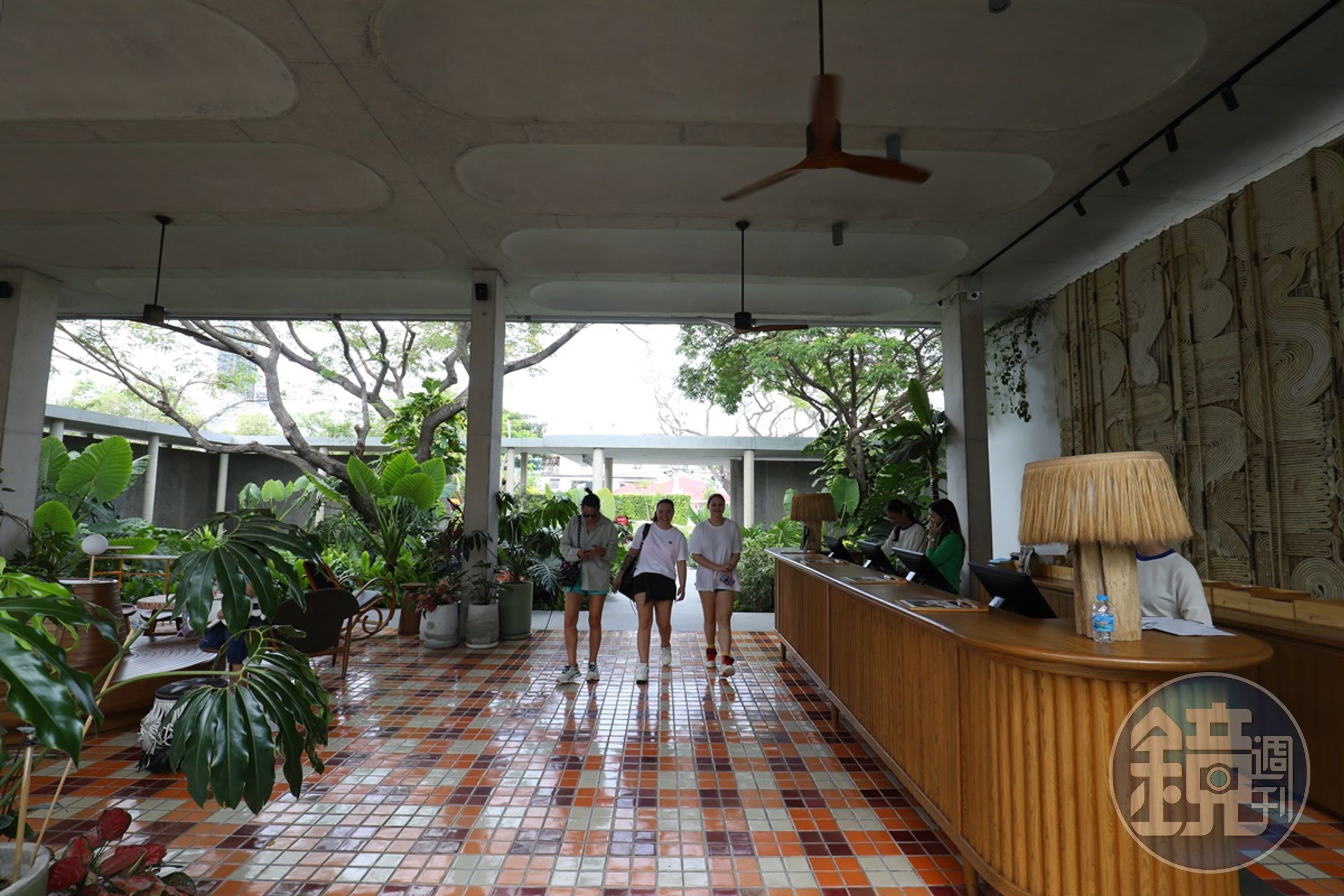 「The Standard Hua Hin」的大廳不走奢華路線，卻自有一番情調。
