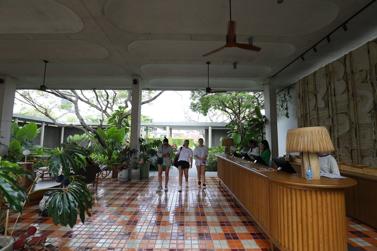 「The Standard Hua Hin」的大廳不走奢華路線,卻自有一番情調。