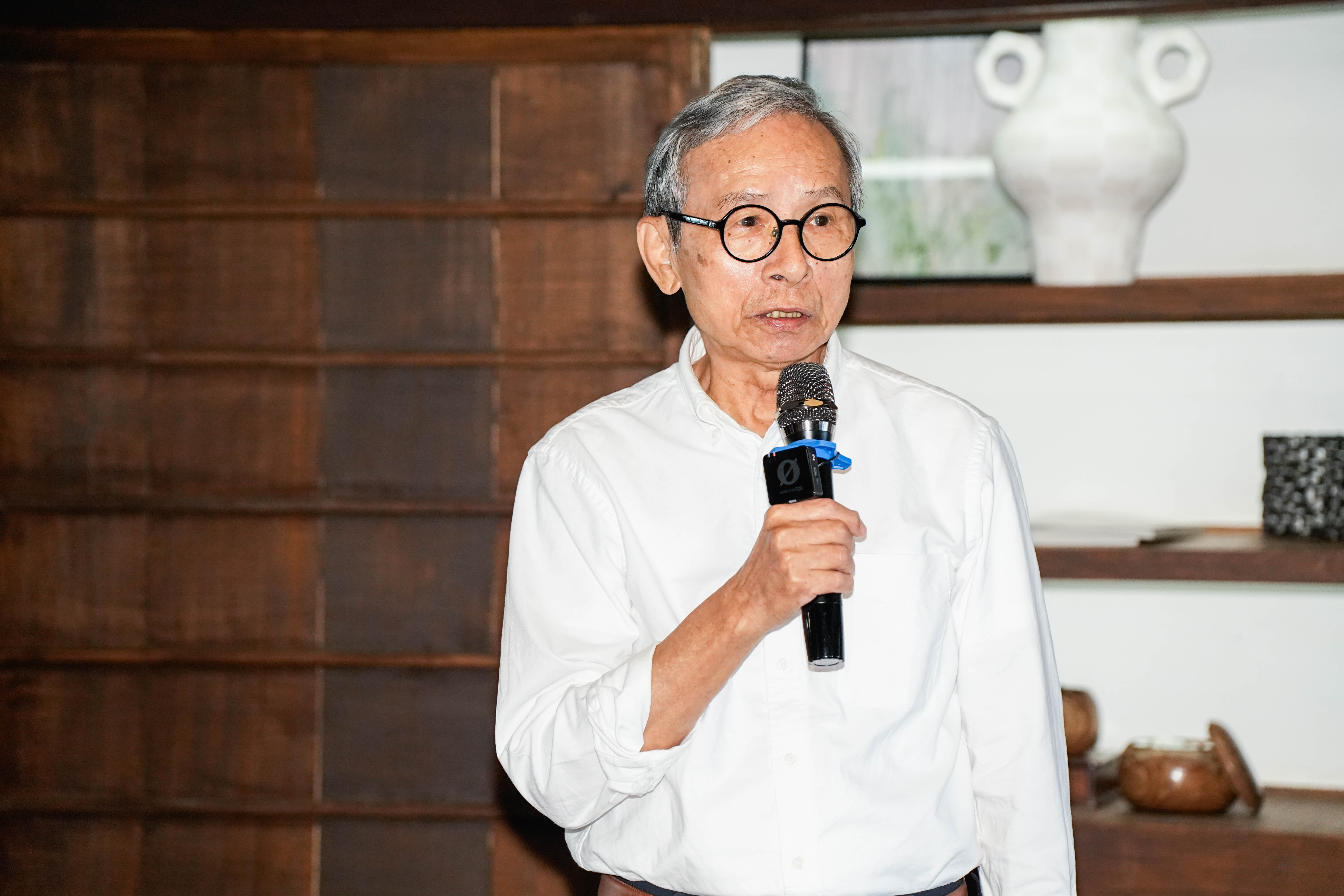 吳念真最近和柯一正在學唱歌，被問是否在明年《人間條件一》音樂劇唱兩句，他連忙否認。
