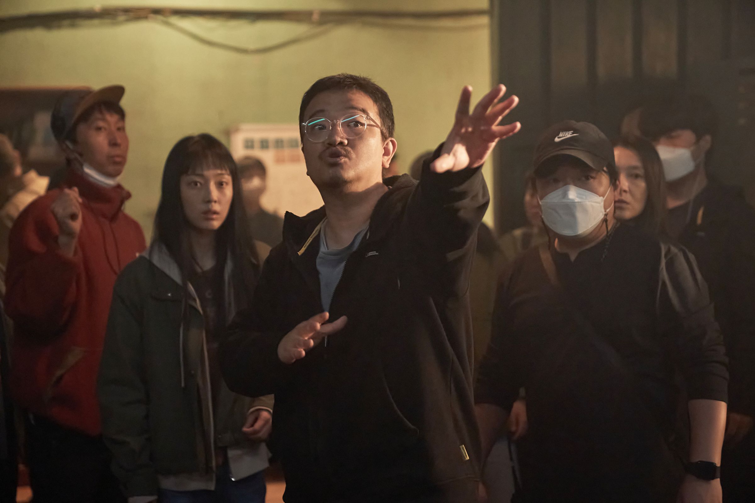 《屍速列車》《地獄公使》導演延尚昊執導《寄生獸:灰色部隊》,表示製作團隊非常尊重原著。(Netflix提供)