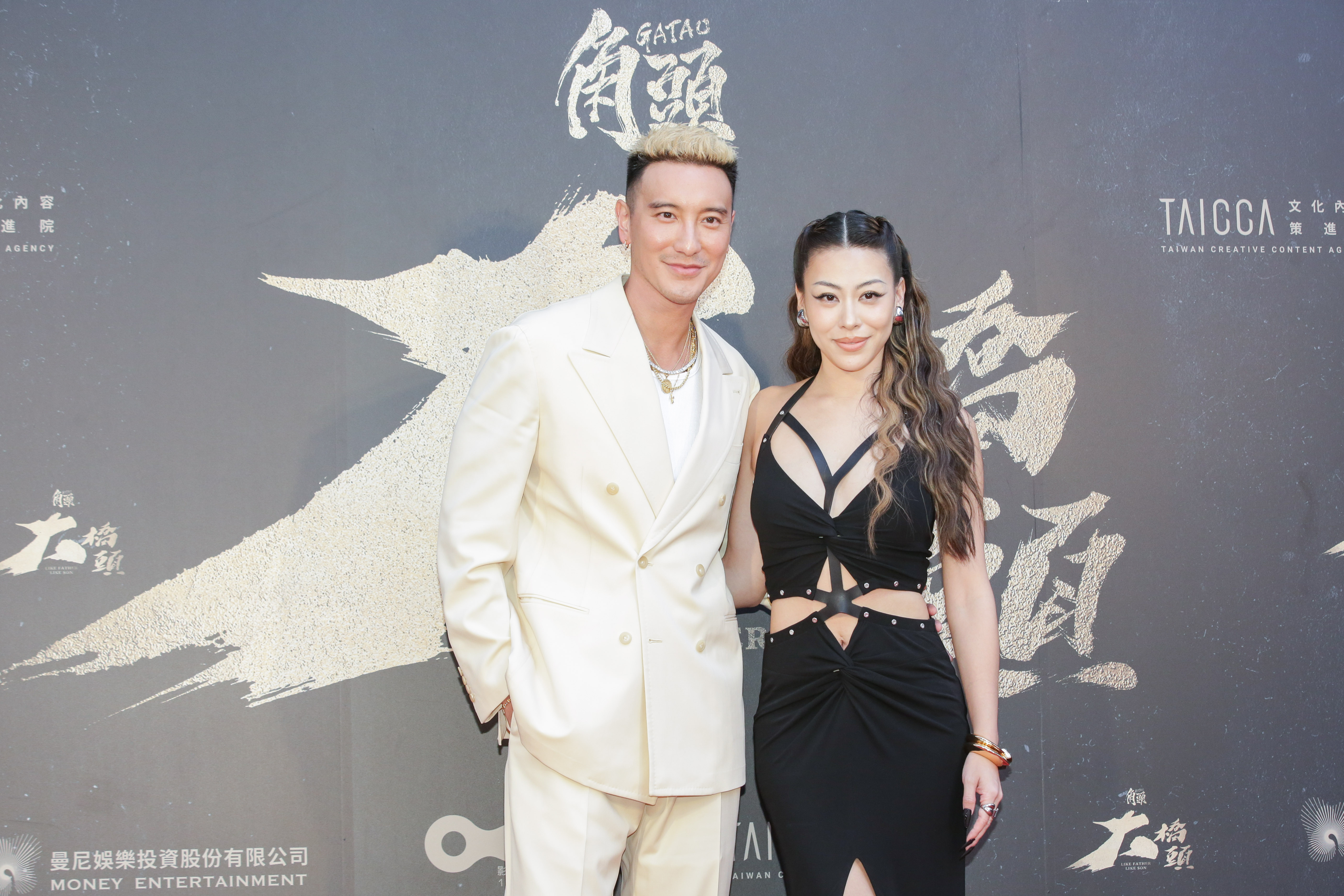 王陽明（左）與蔡詩芸（右）以行動粉碎夫妻失和傳聞。