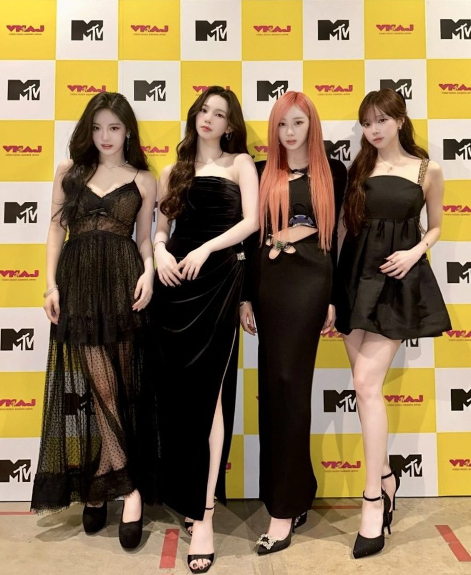 aespa首次受邀出席日本NHK紅白歌合戰，但中國籍成員NINGNING（左一）將因病缺席。（翻攝aespa japan X）