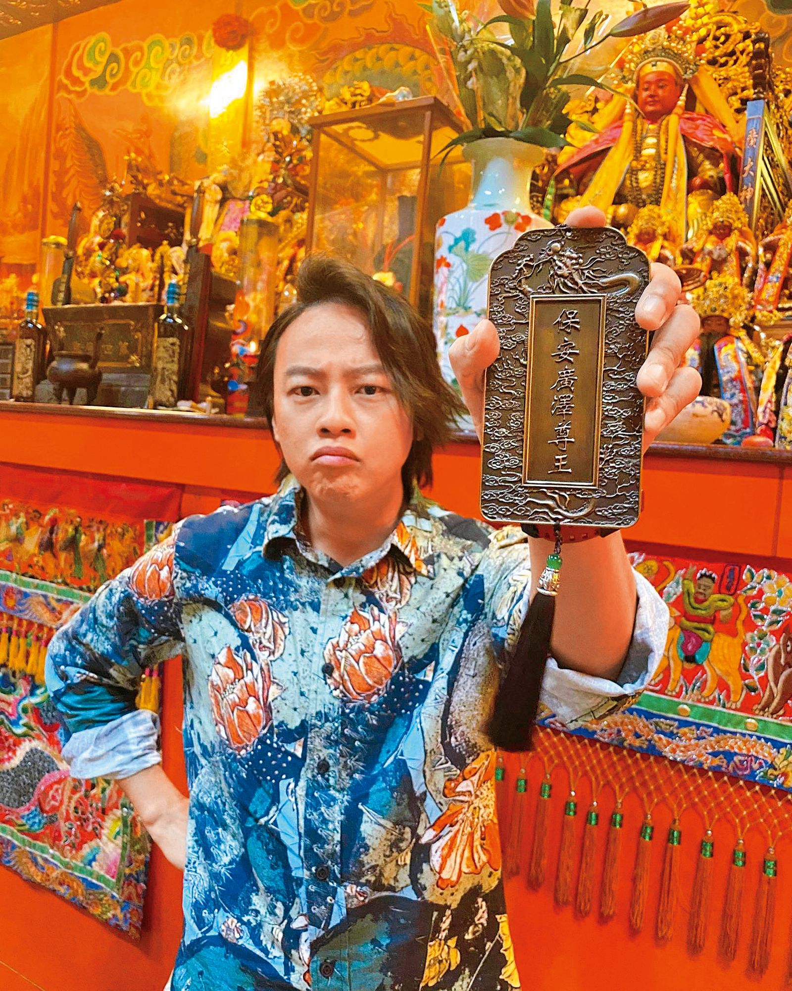 賴銘偉不只斜槓音樂與電影領域，更接下父親的重擔，擔任廣澤宮的宮主，有「搖滾宮主」的別名。（翻攝自賴銘偉臉書）