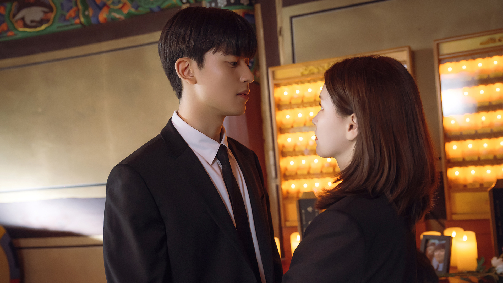 羅門與金智恩意外接吻而交換靈魂。（龍華偶像台提供）